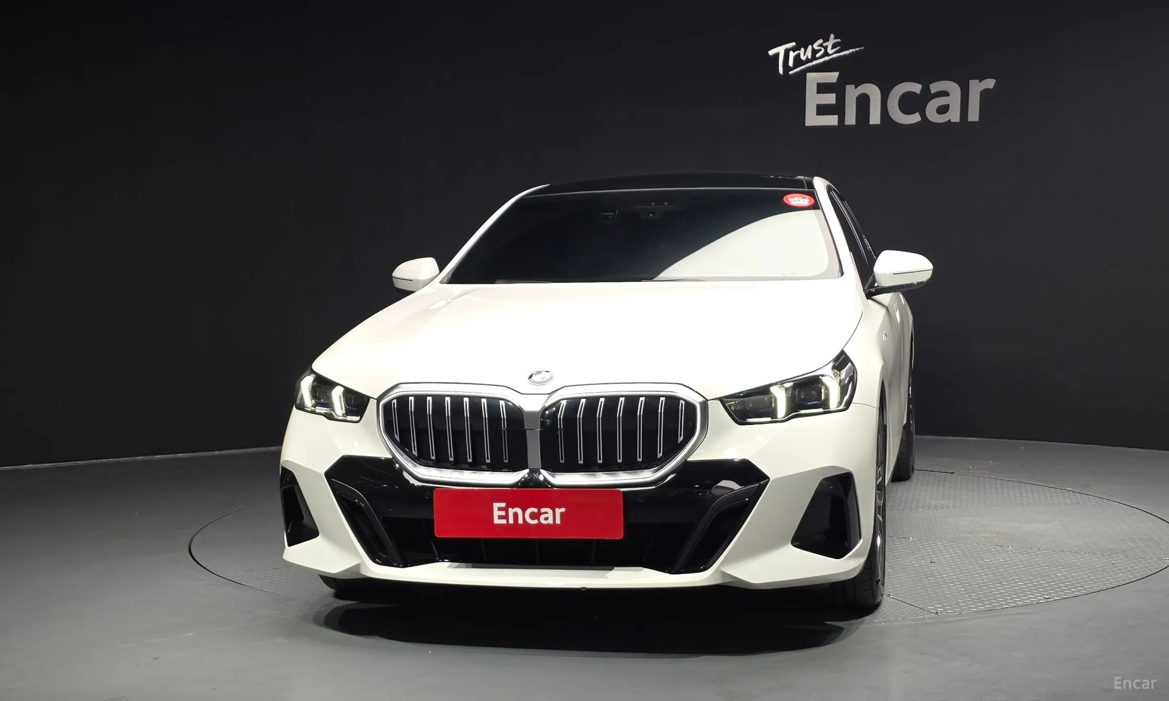 BMW 5 Series (G60) превью 3