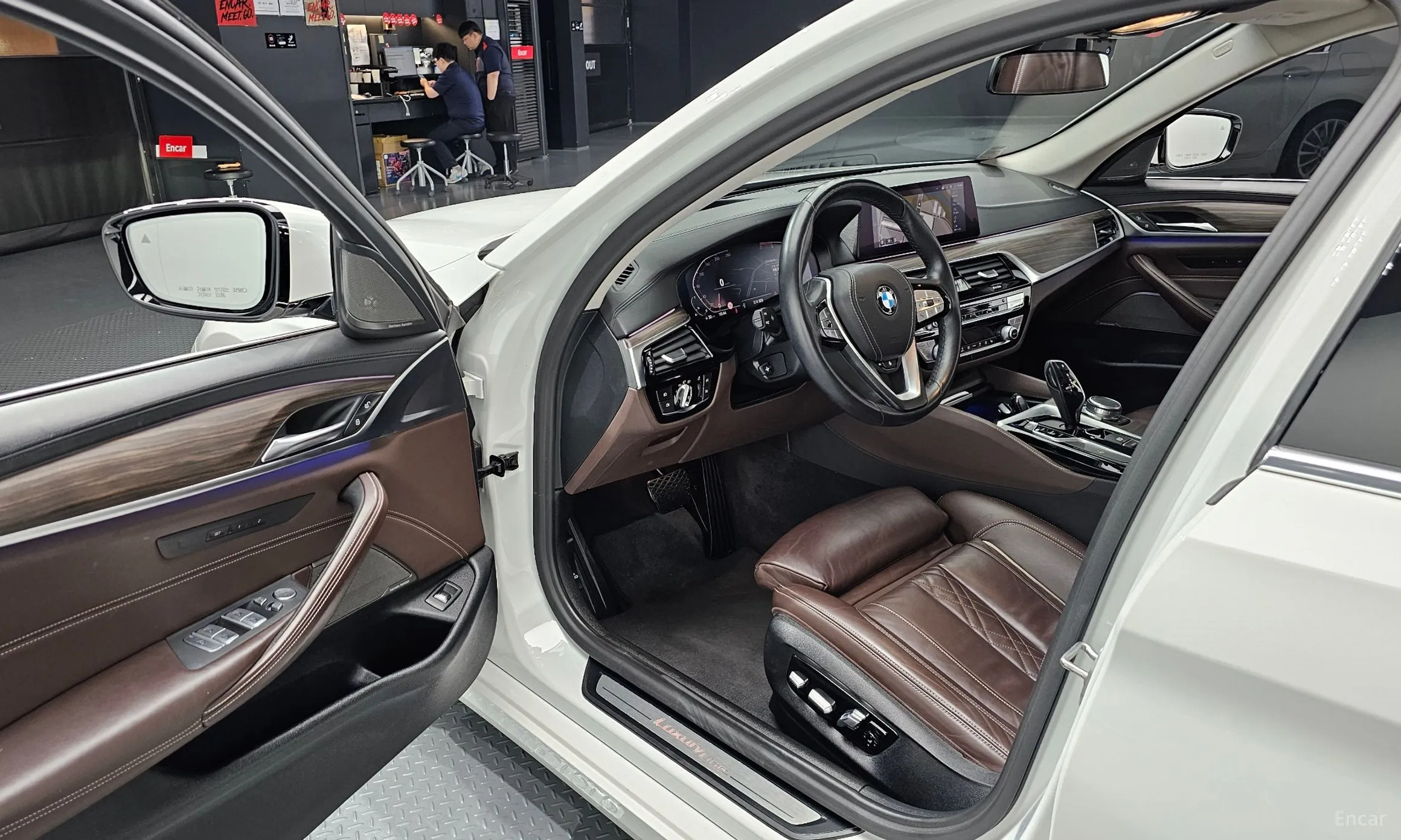 BMW 5 Series (G30) превью 10