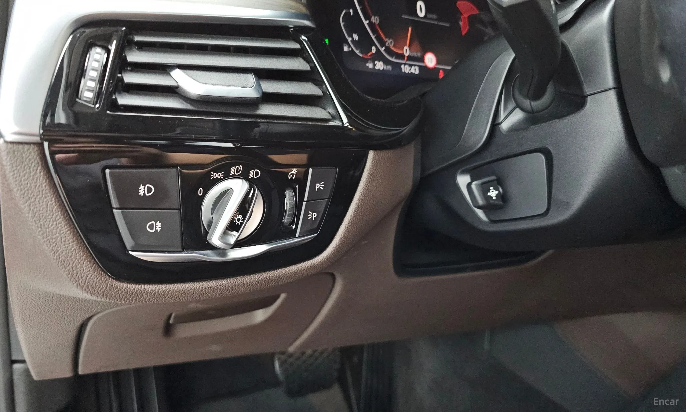 BMW 5 Series (G30) превью 14