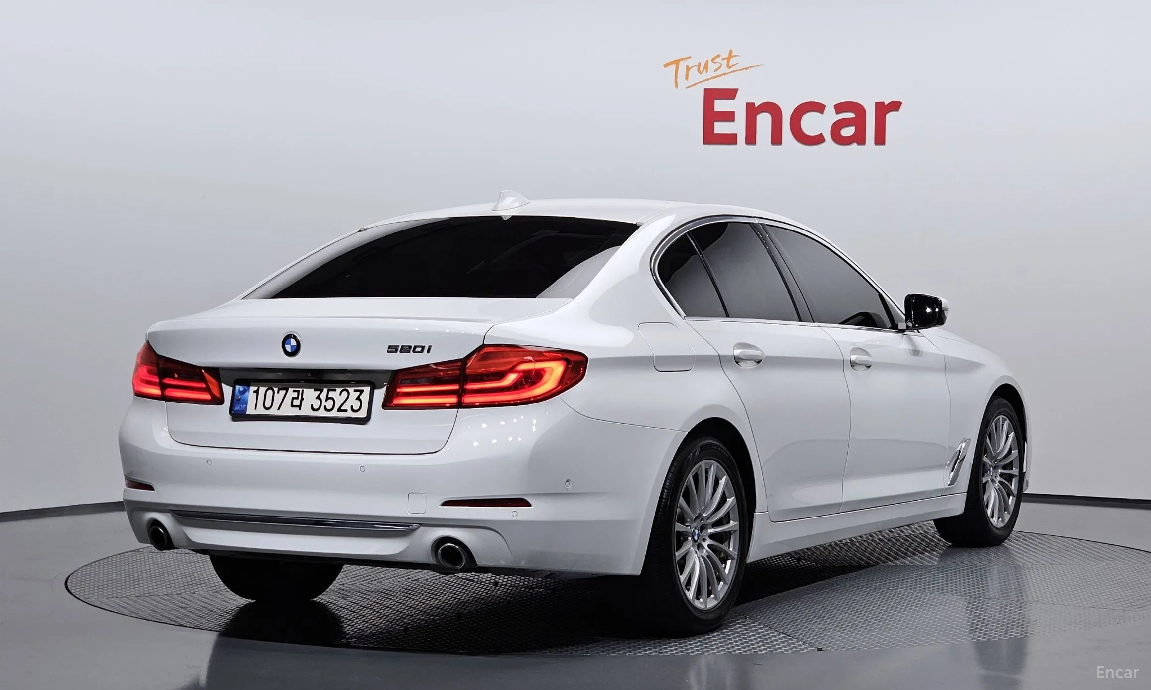 BMW 5 Series (G30) превью 2