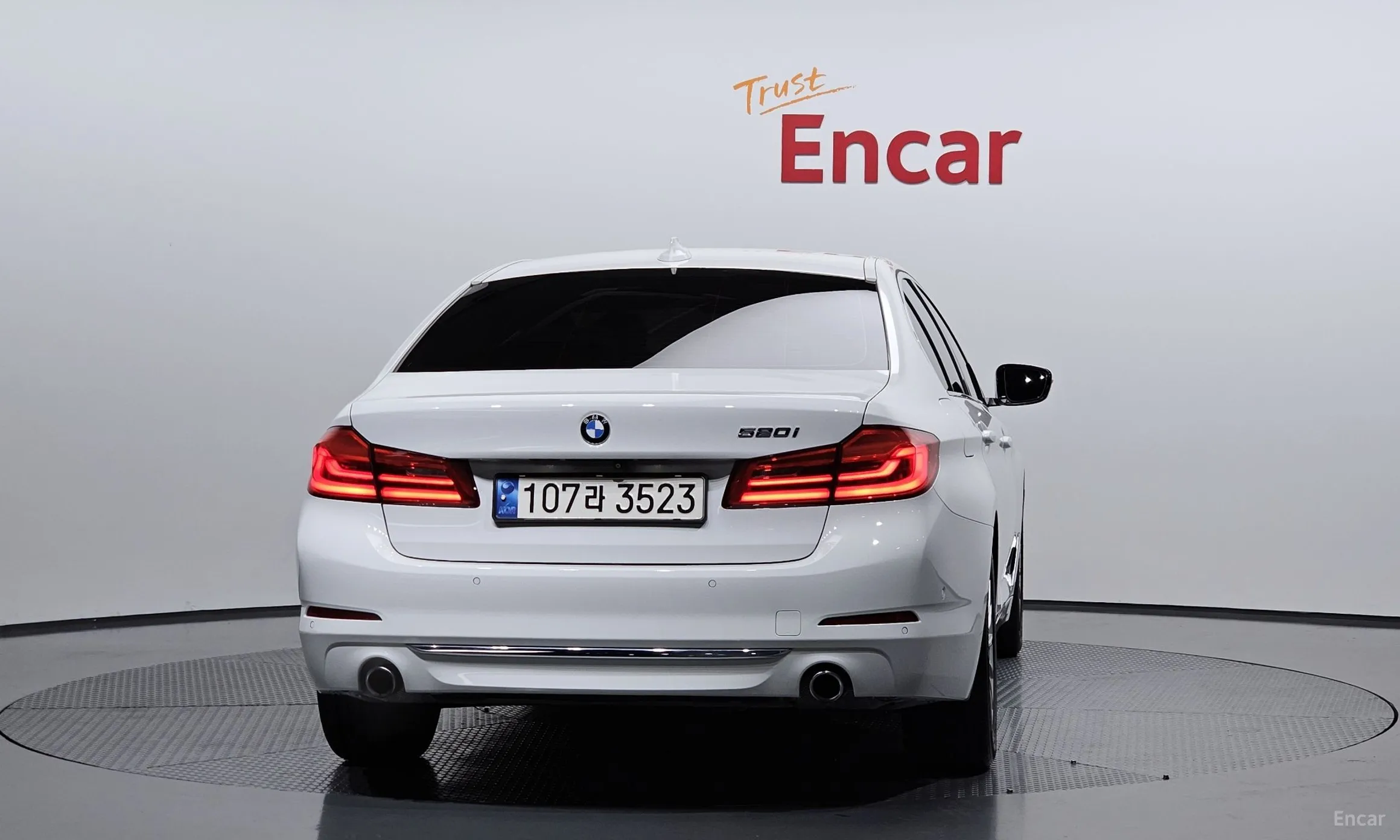 BMW 5 Series (G30) превью 4