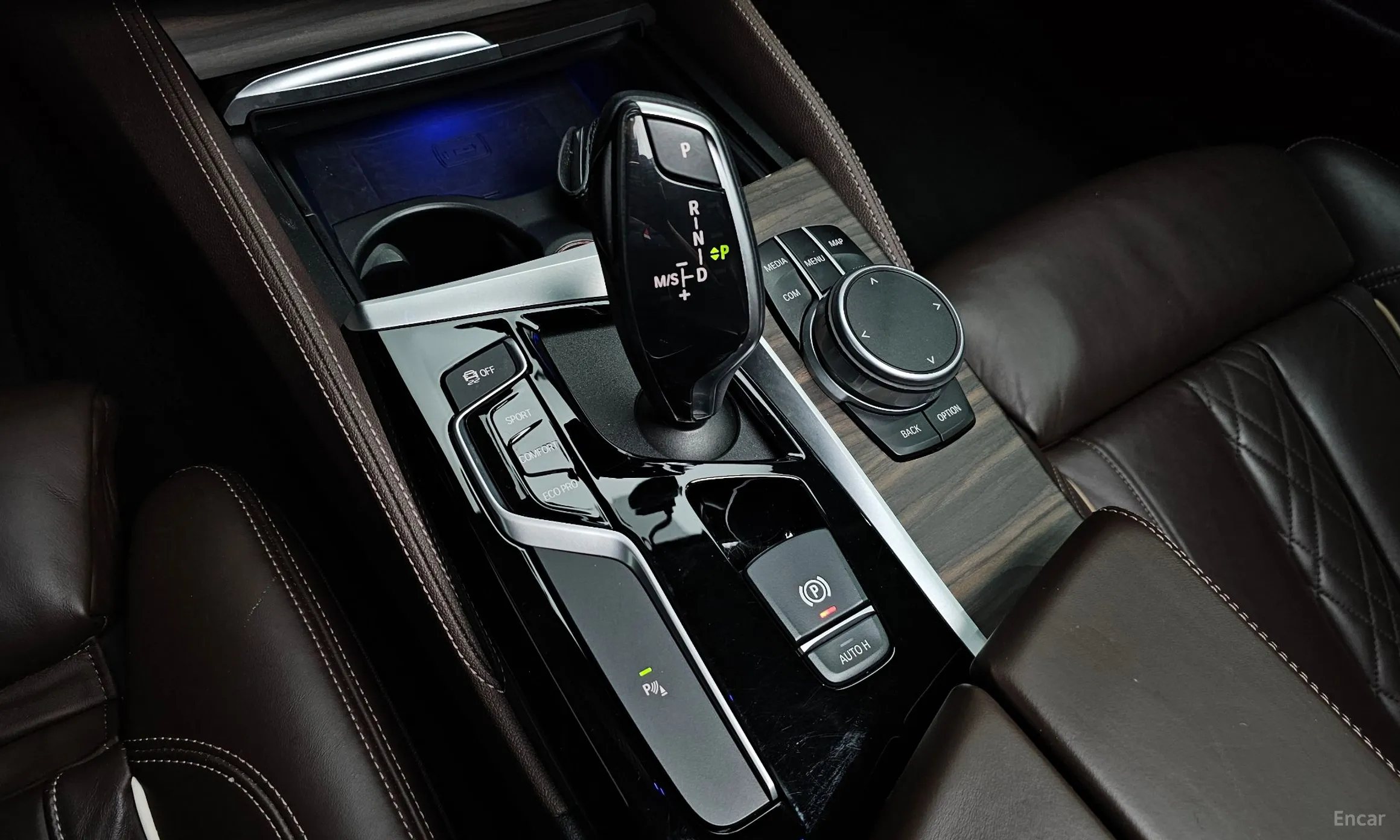 BMW 5 Series (G30) превью 9