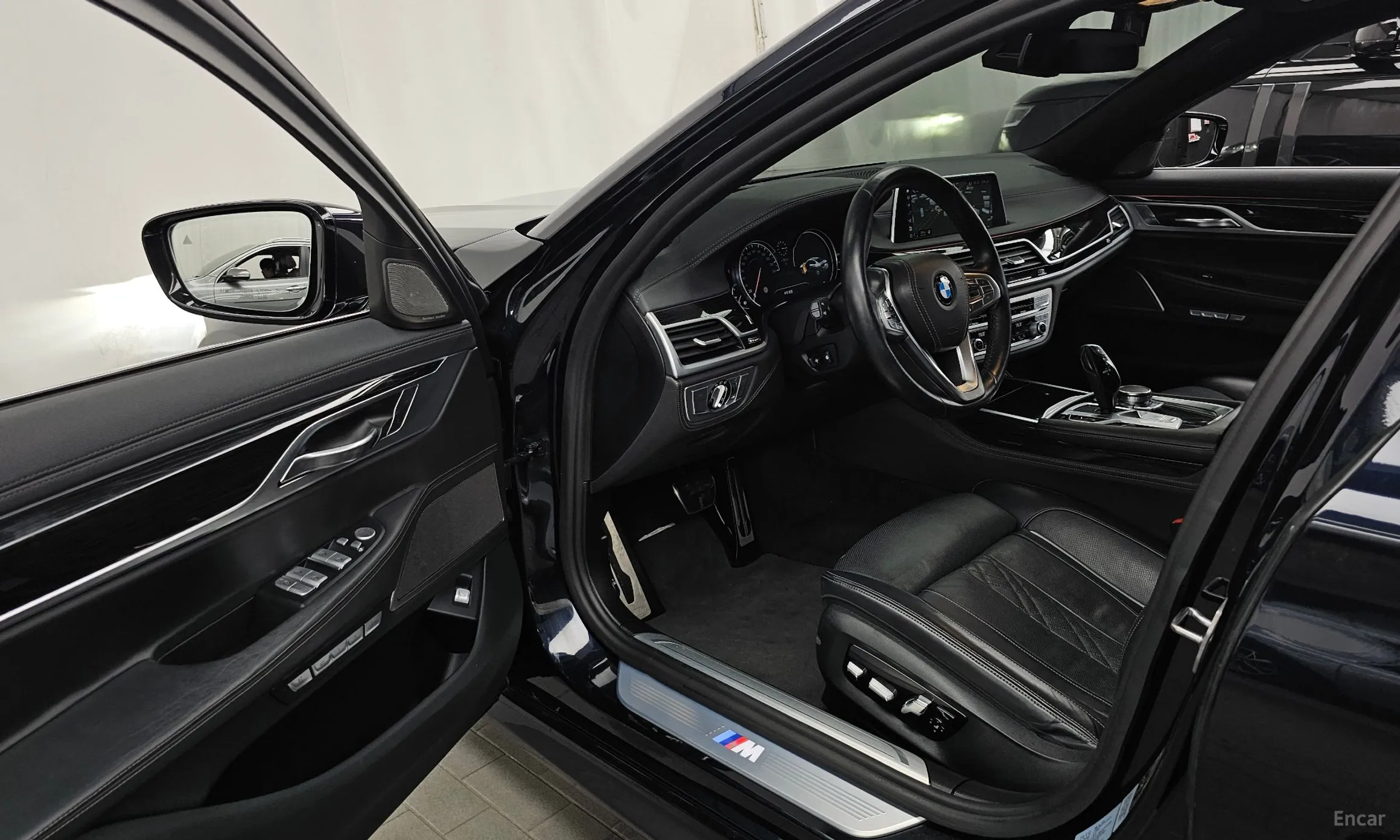 BMW 7 Series (G11) превью 10