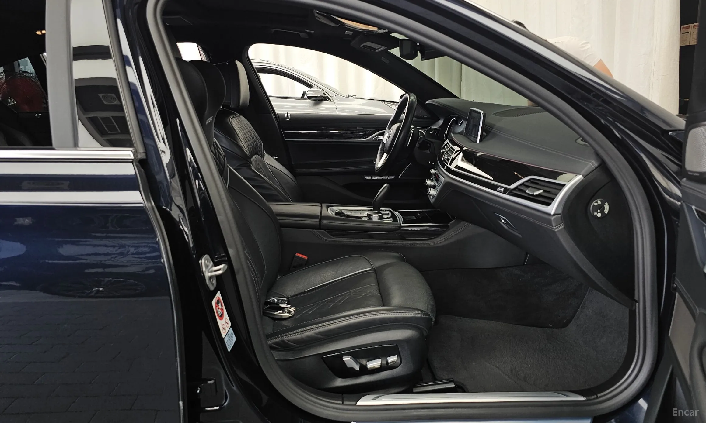 BMW 7 Series (G11) превью 11