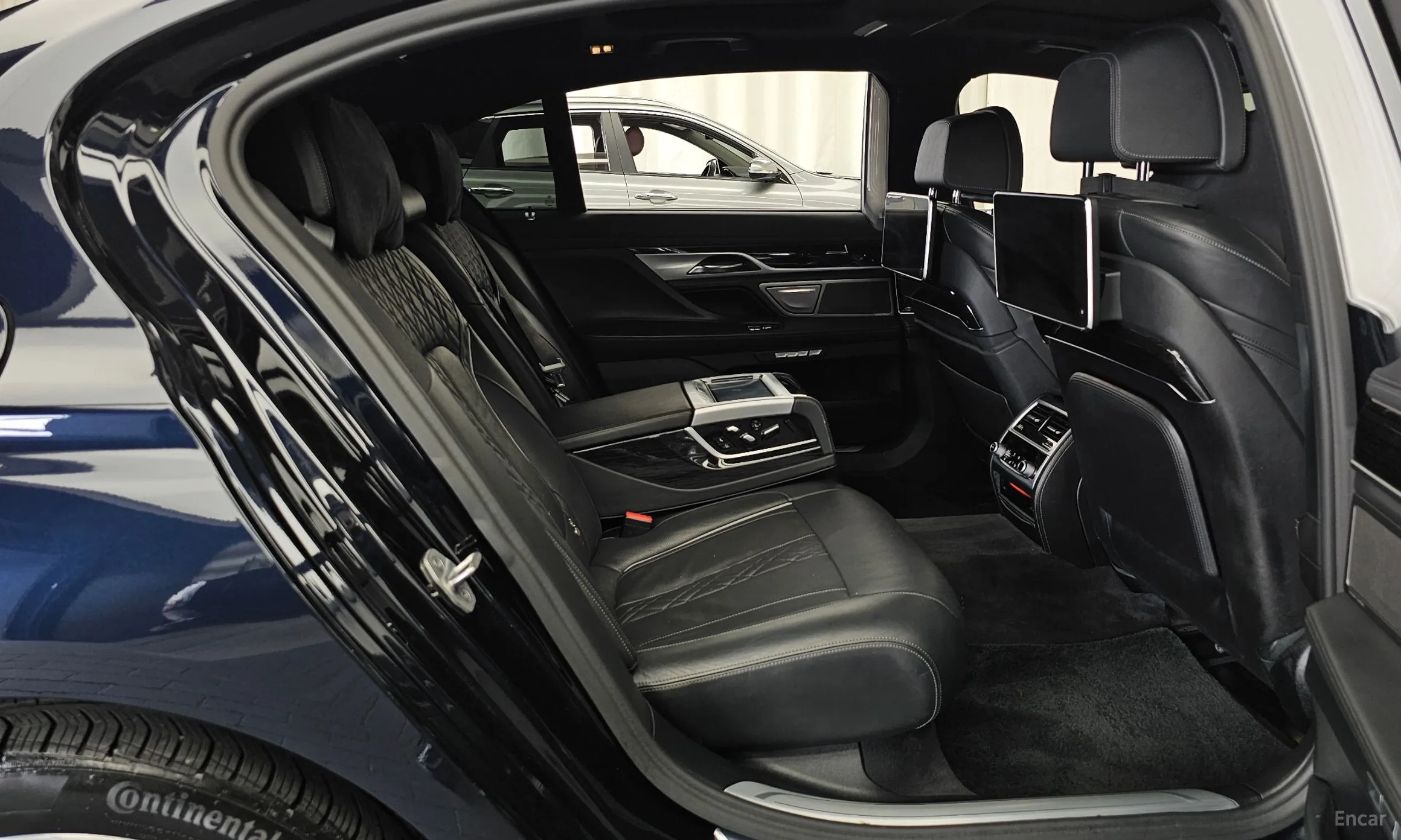 BMW 7 Series (G11) превью 12