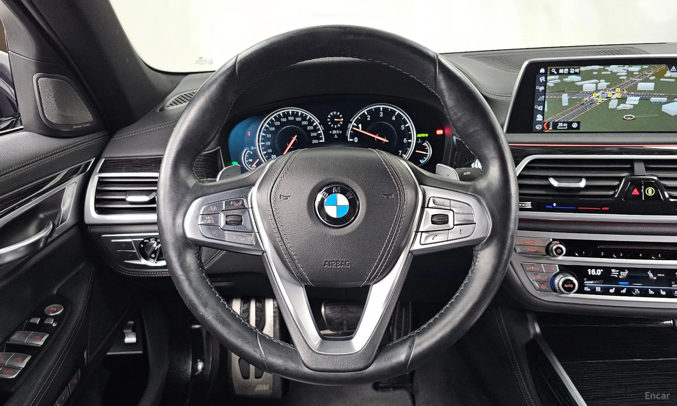 BMW 7 Series (G11) превью 13