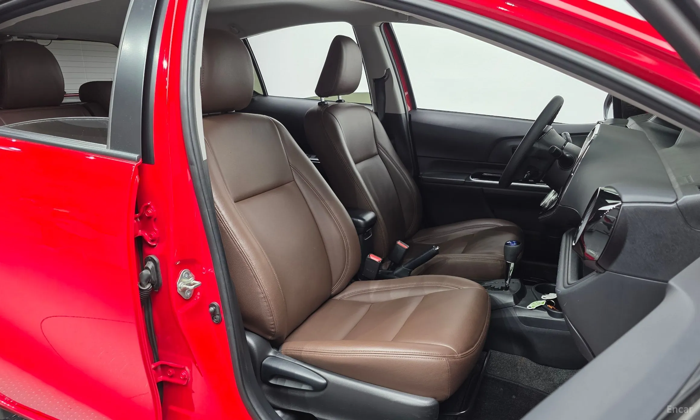 Toyota Prius C превью 12