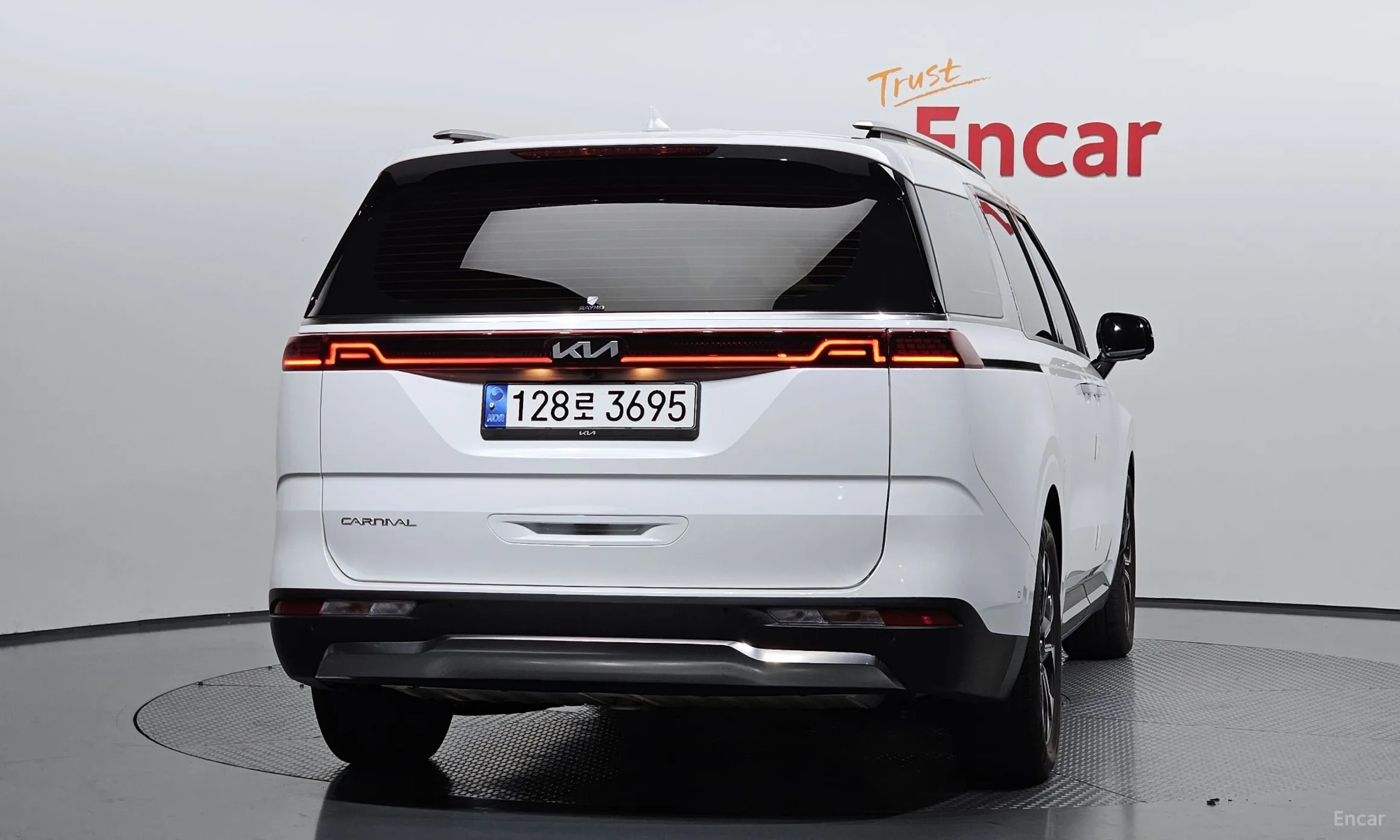 Kia Carnival Gen 4 превью 4