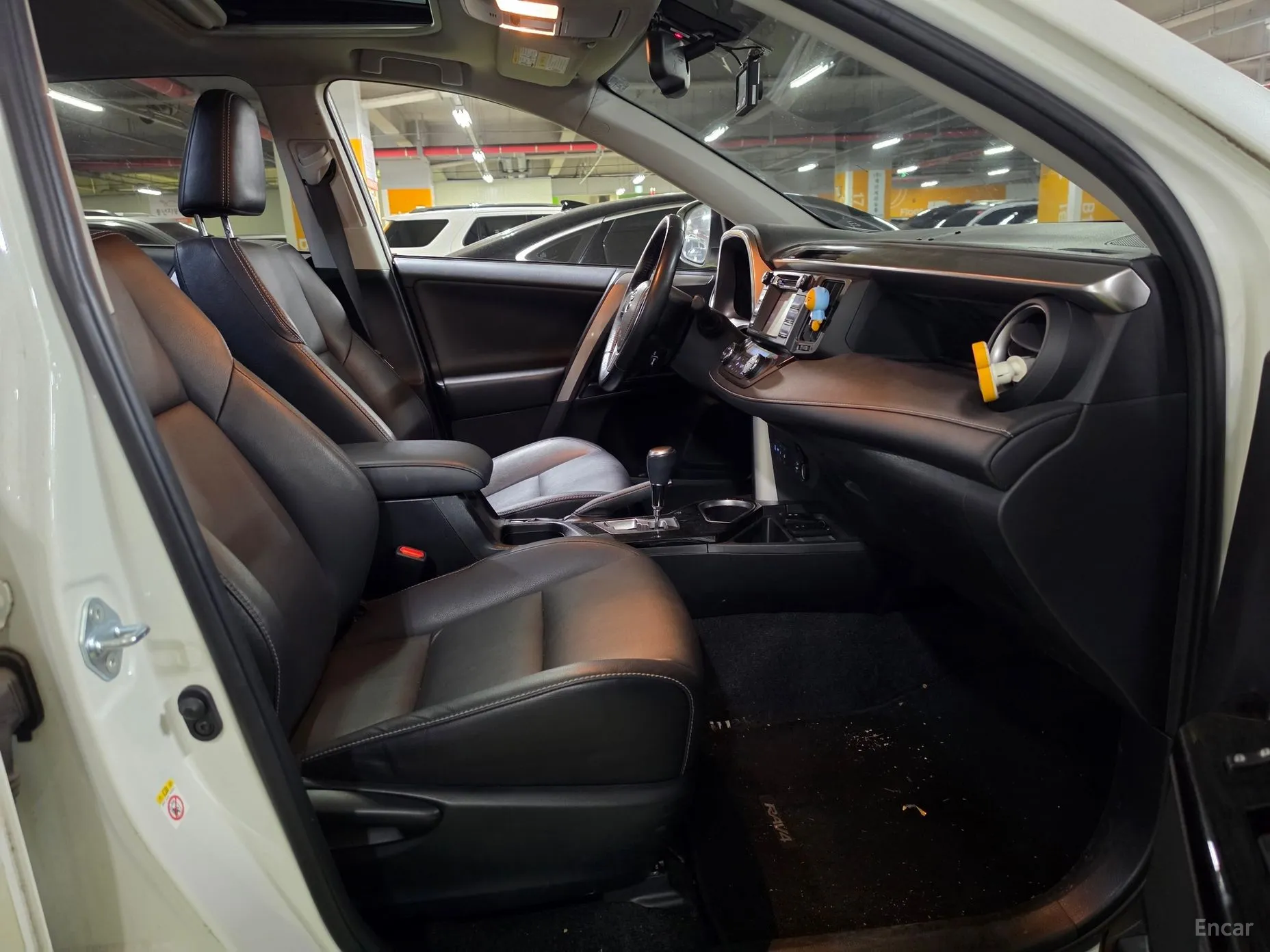 Toyota RAV4 превью 13