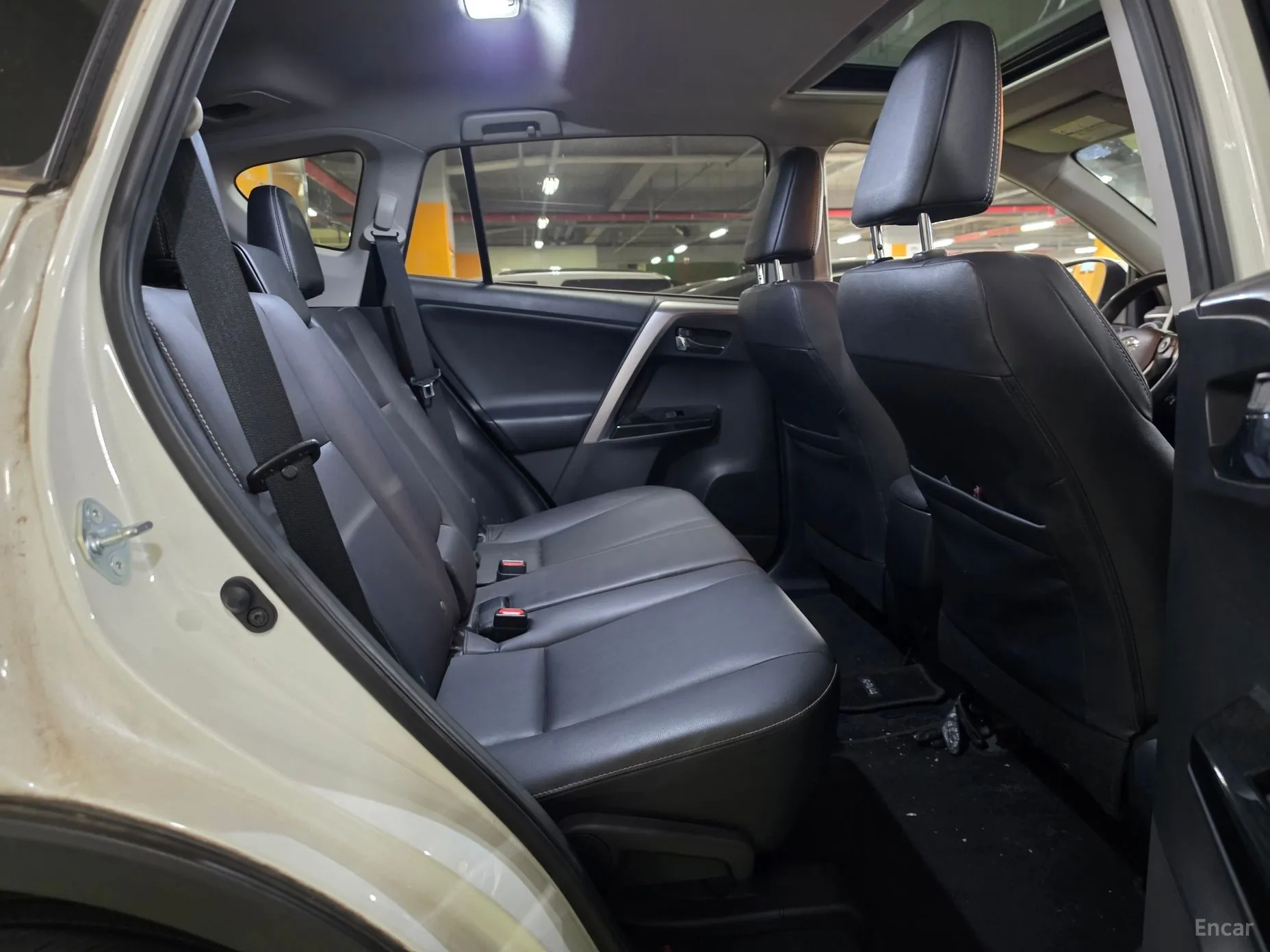 Toyota RAV4 превью 14
