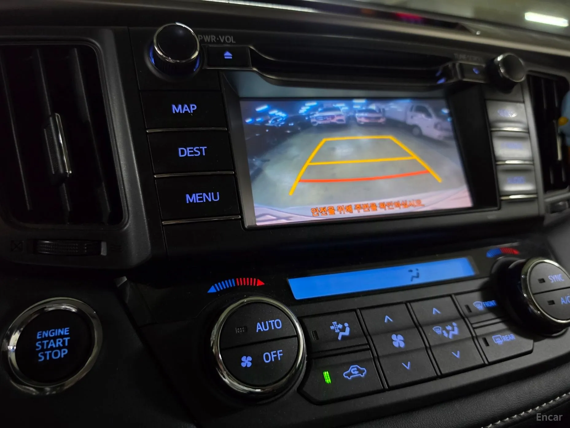 Toyota RAV4 превью 15