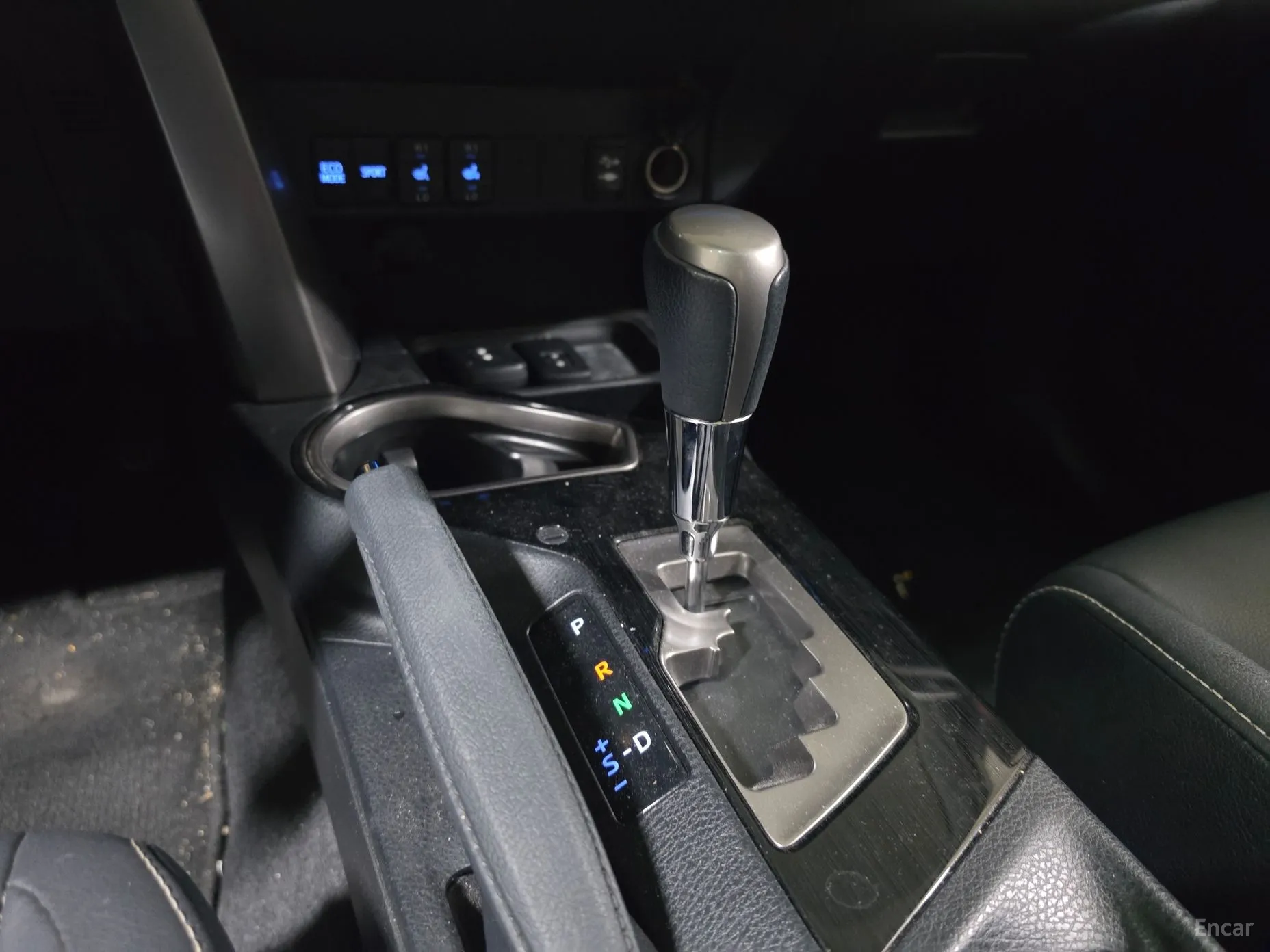 Toyota RAV4 превью 9