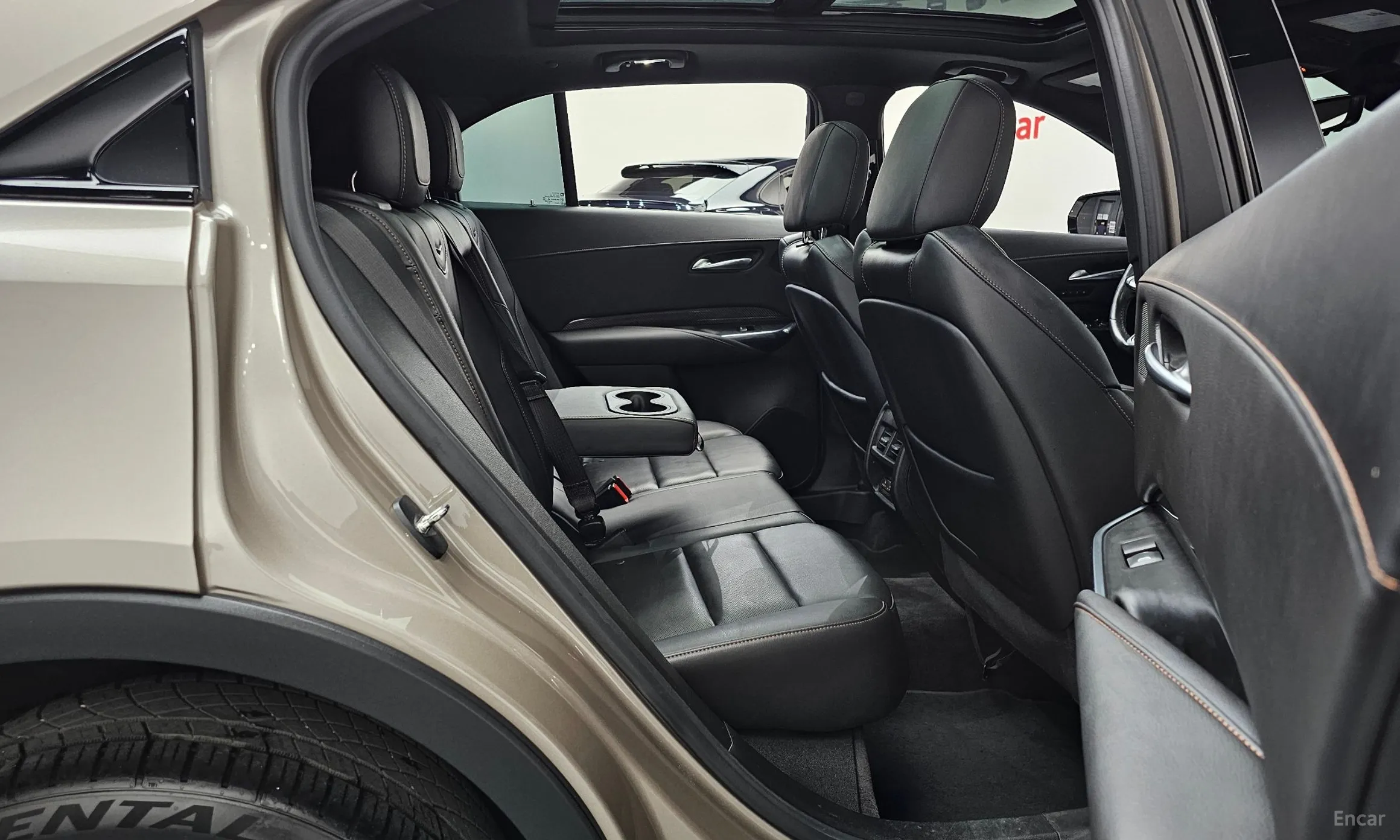 Cadillac XT4 превью 11
