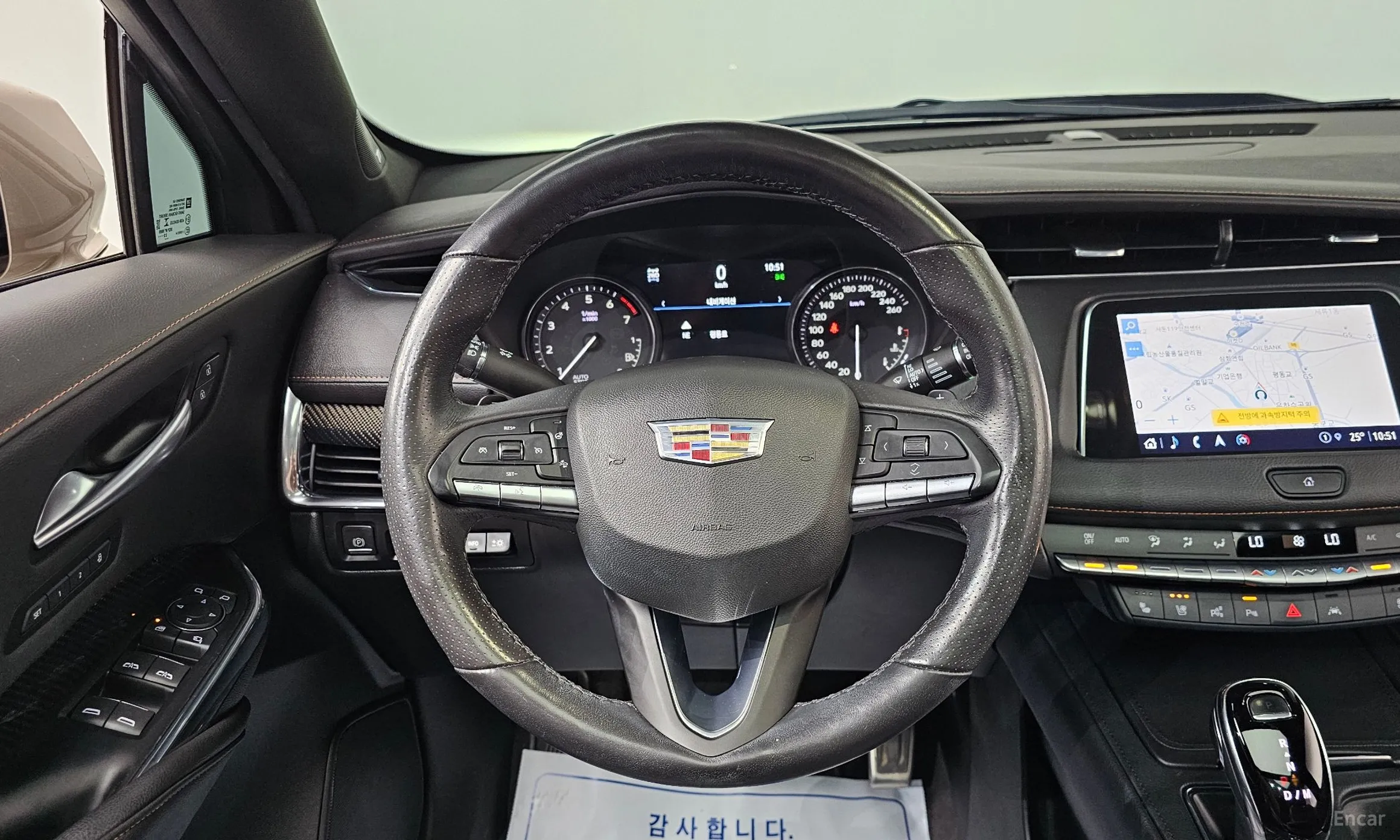 Cadillac XT4 превью 12