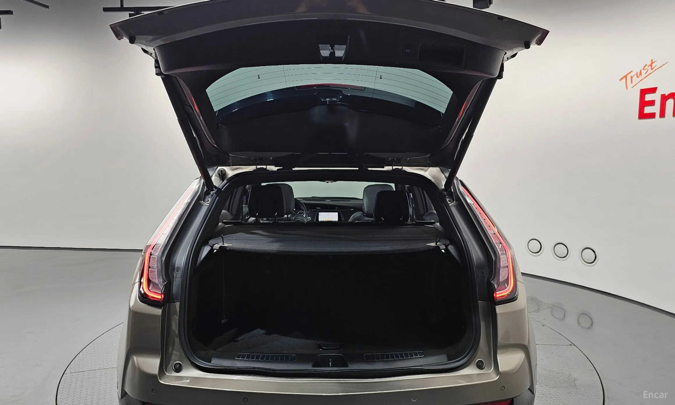 Cadillac XT4 превью 20