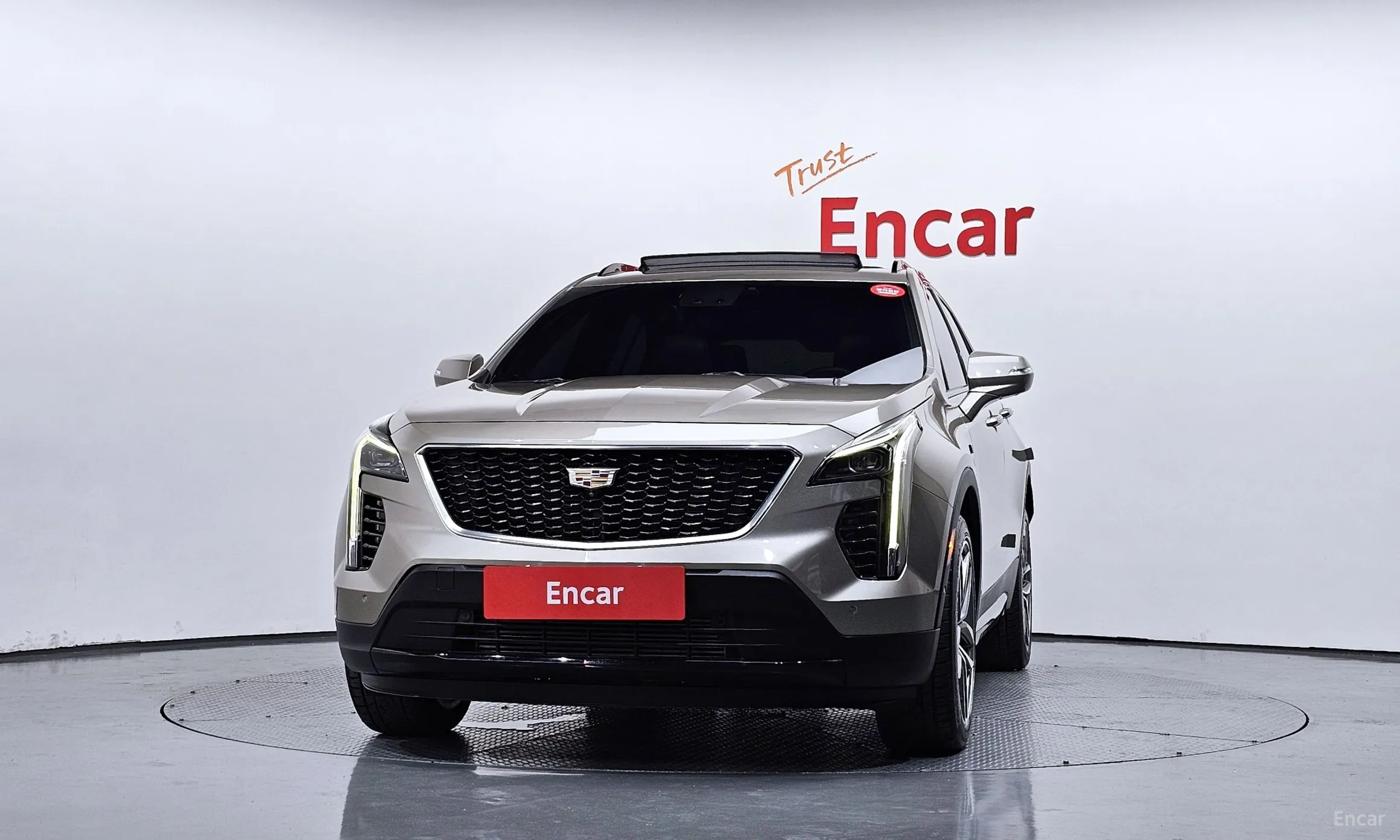 Cadillac XT4 превью 3