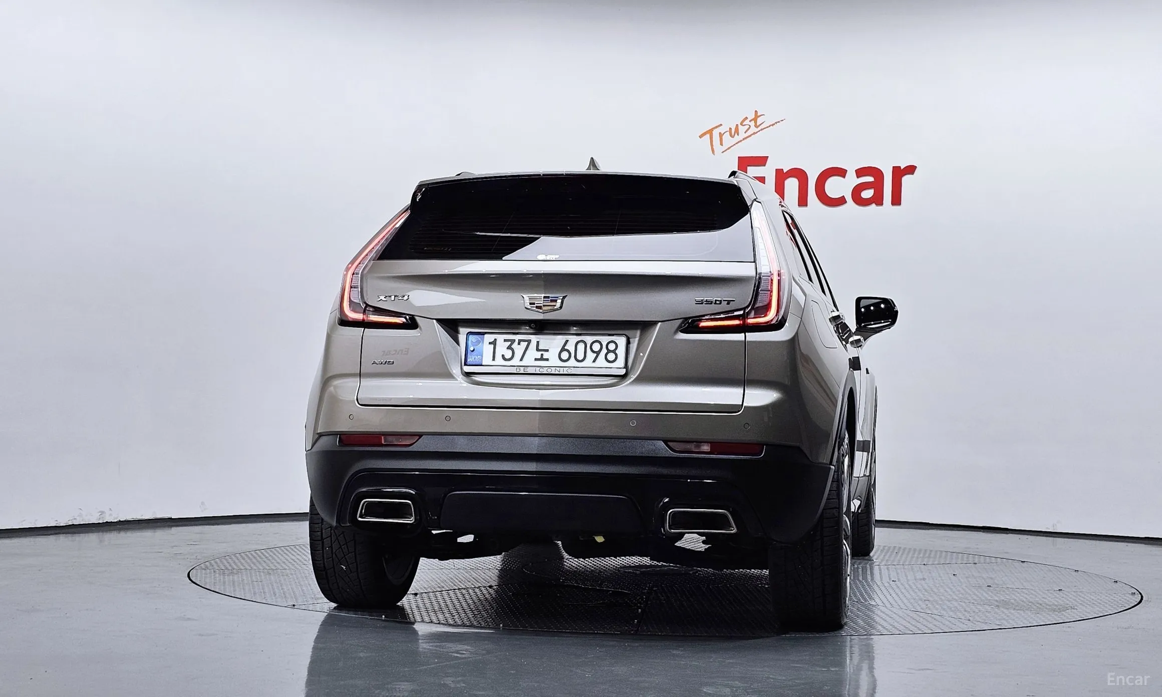 Cadillac XT4 превью 4