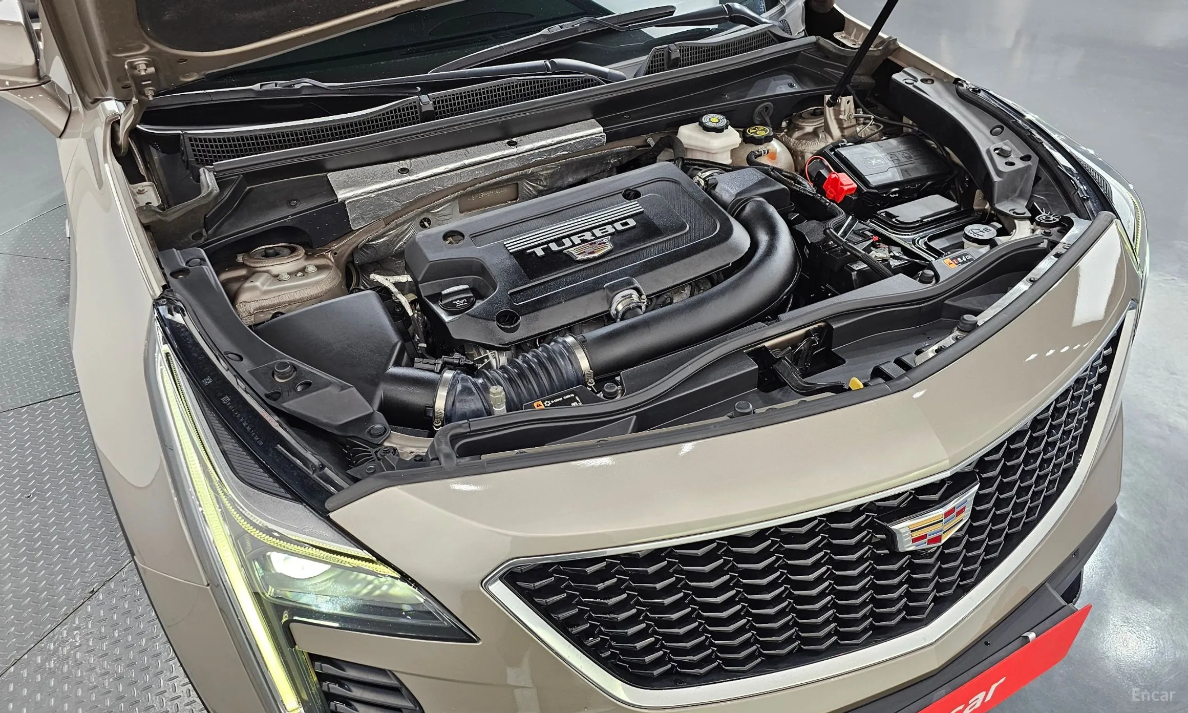 Cadillac XT4 превью 6