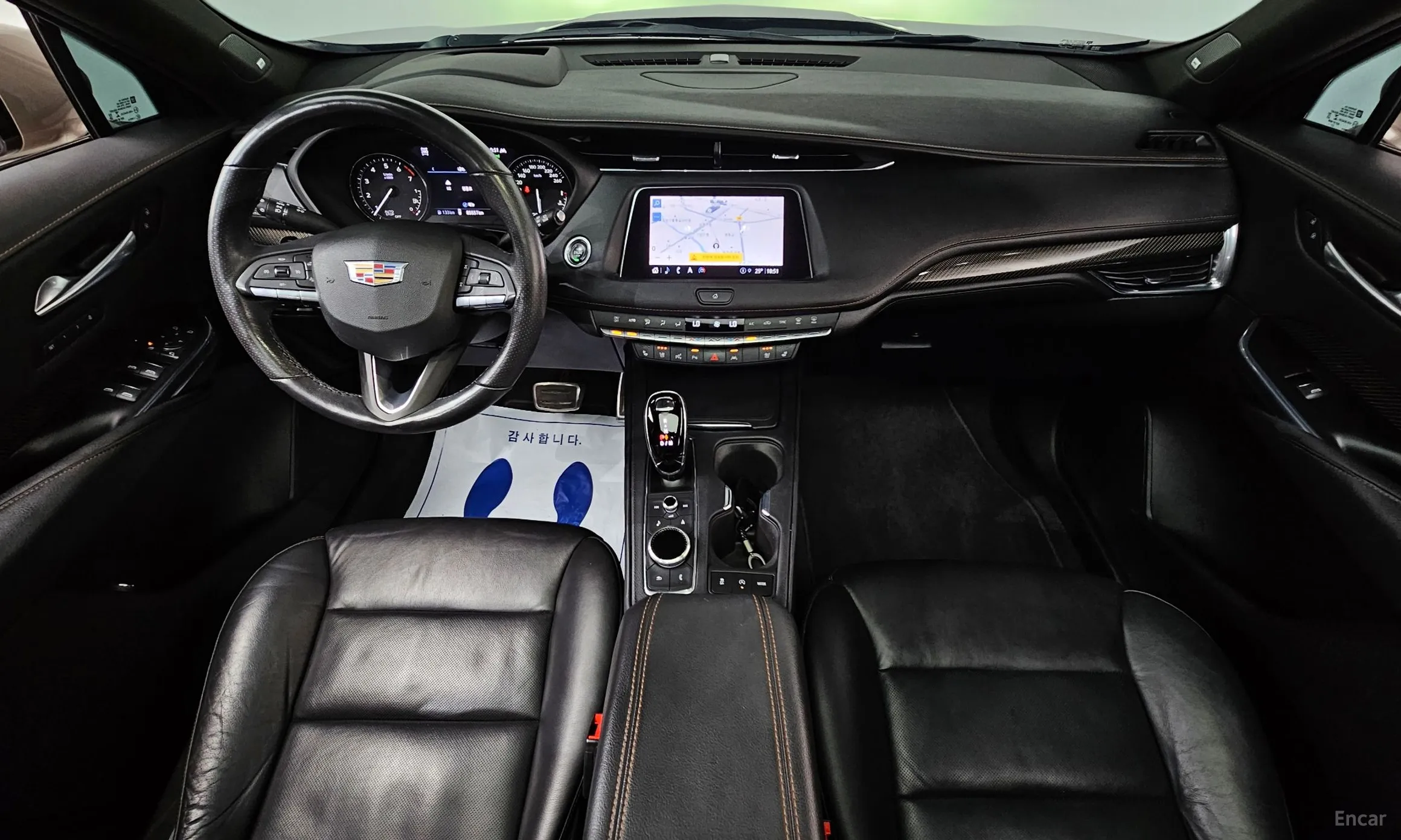 Cadillac XT4 превью 7