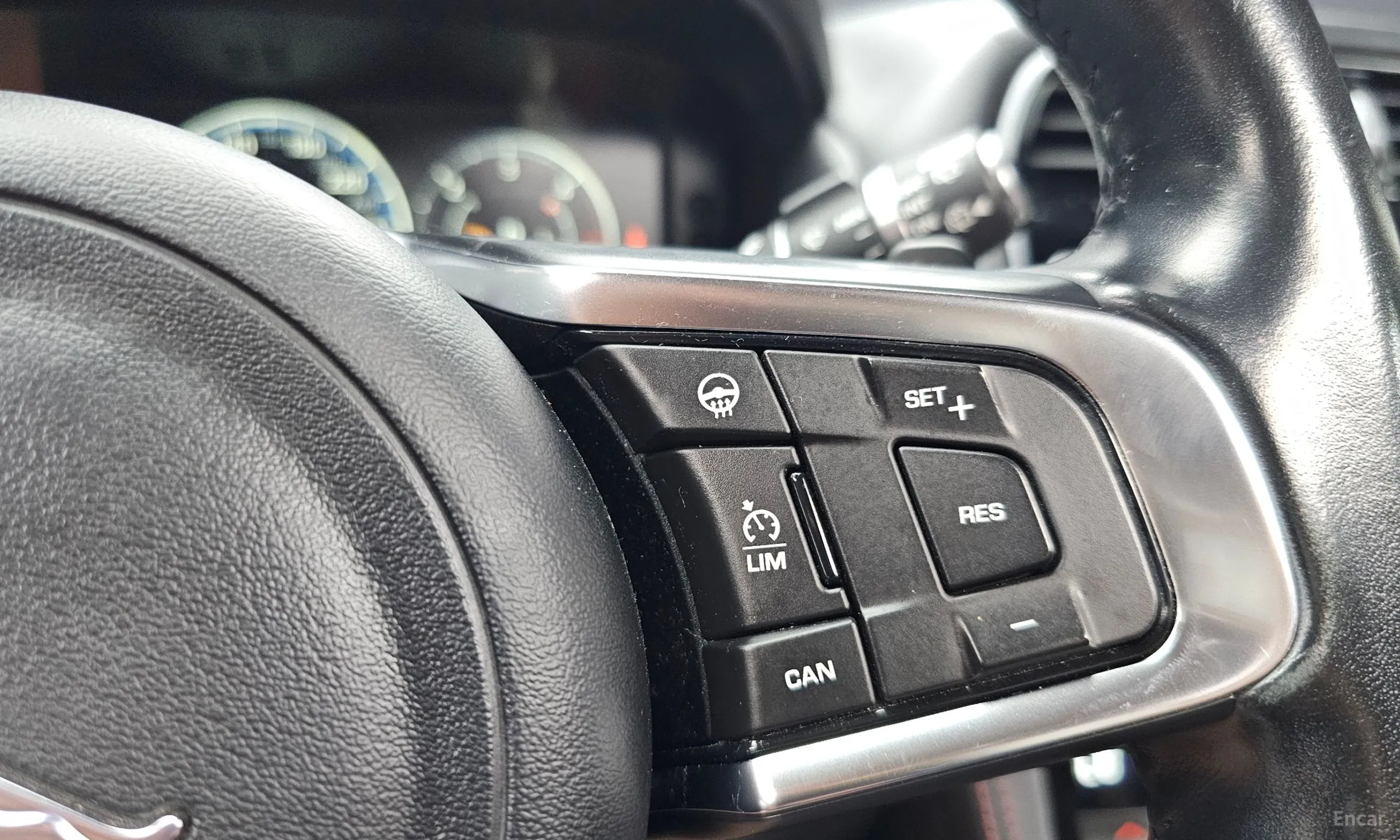 Jaguar F-PACE превью 16