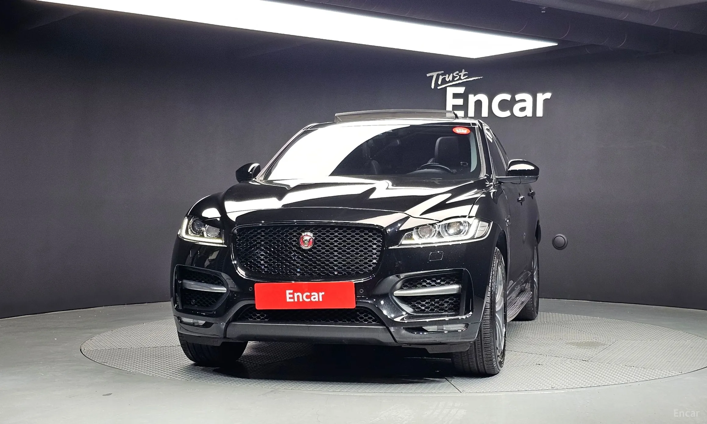 Jaguar F-PACE превью 3
