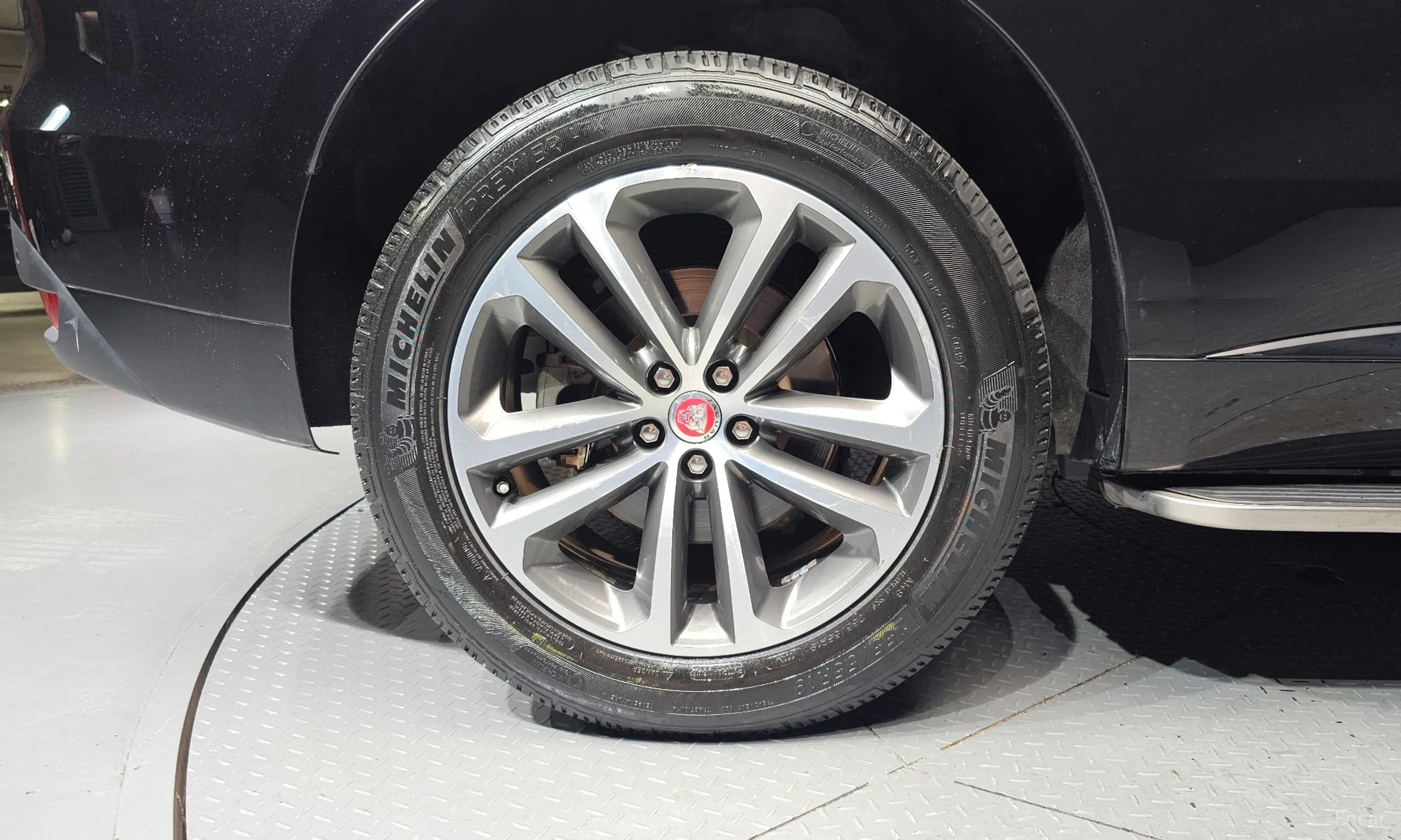 Jaguar F-PACE превью 5