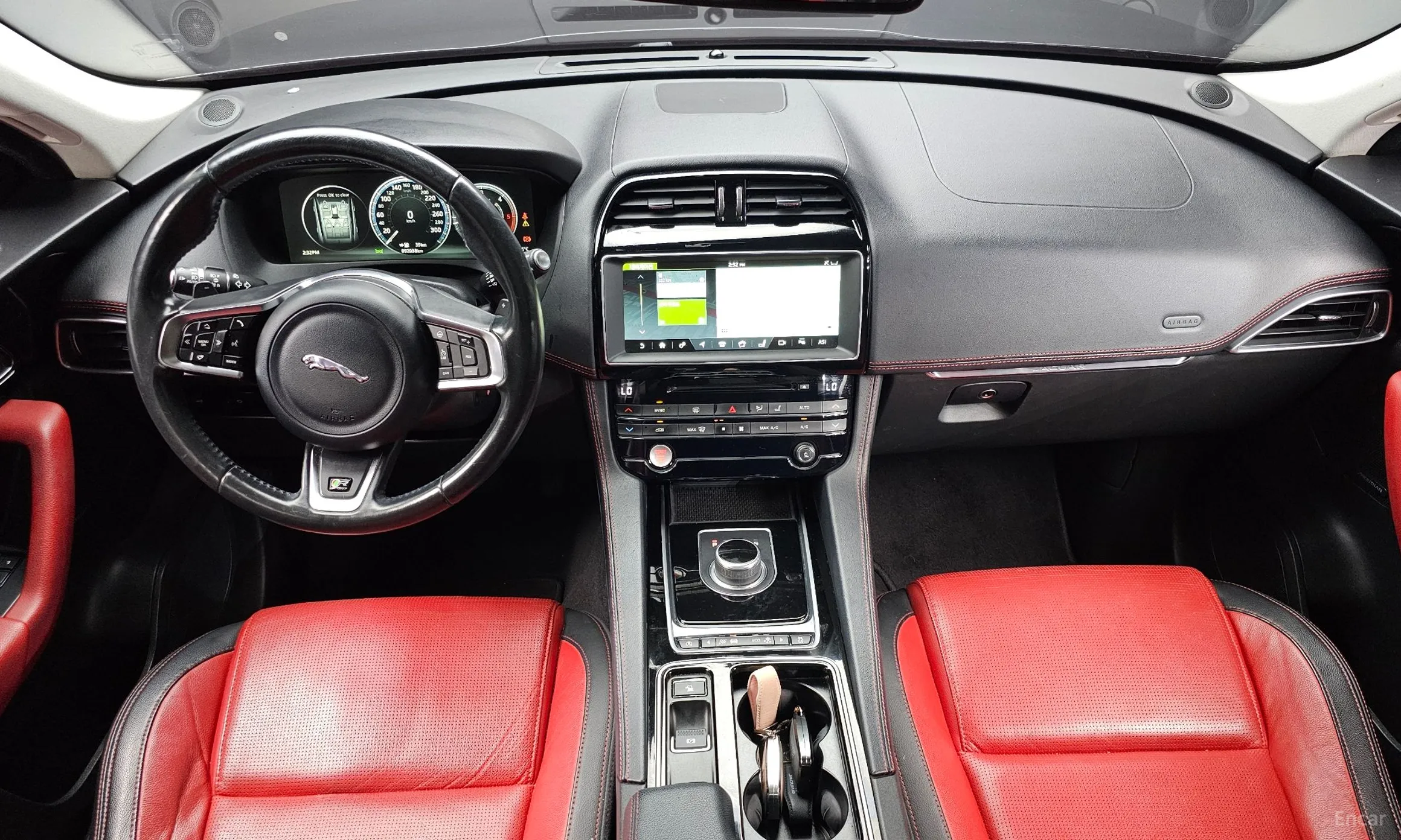 Jaguar F-PACE превью 7