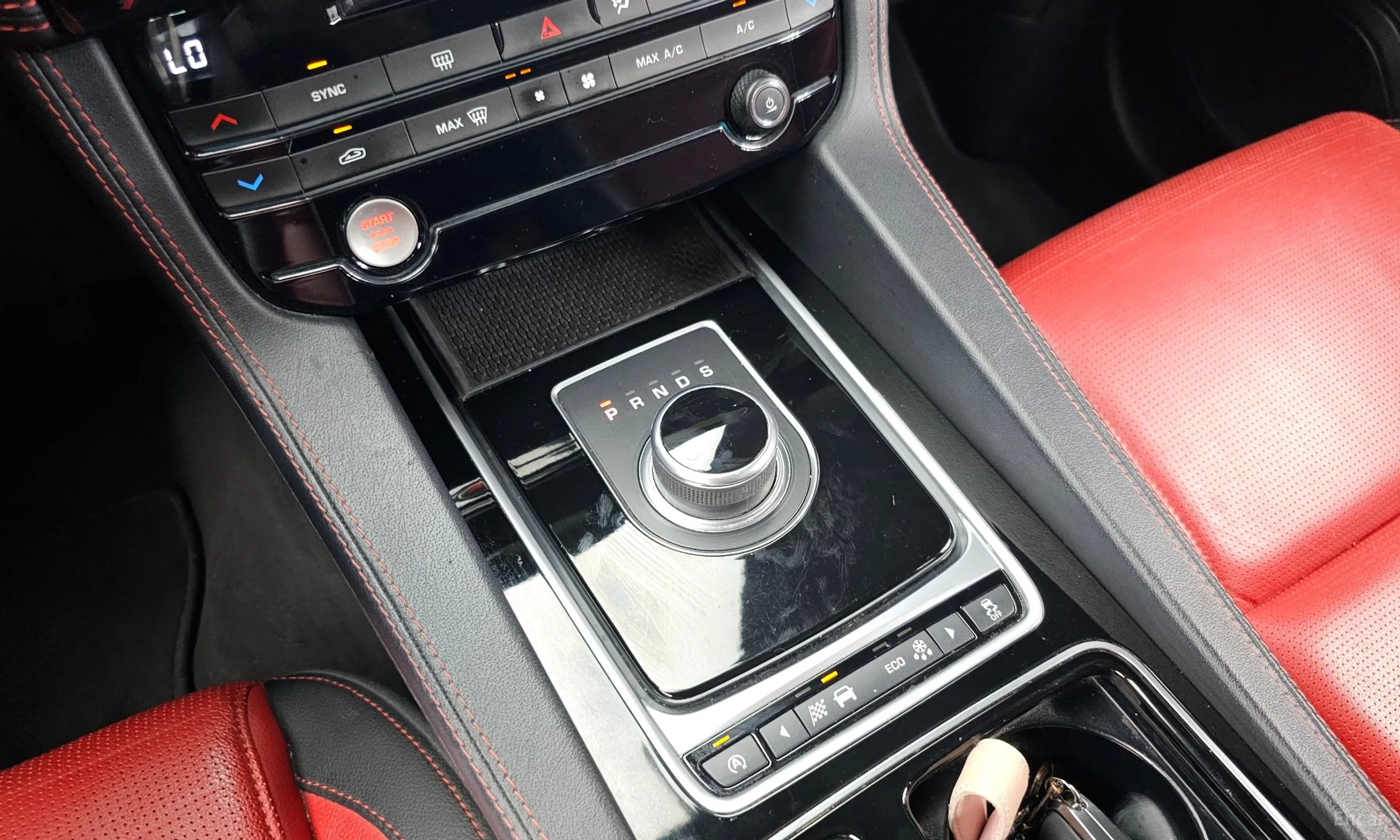 Jaguar F-PACE превью 9