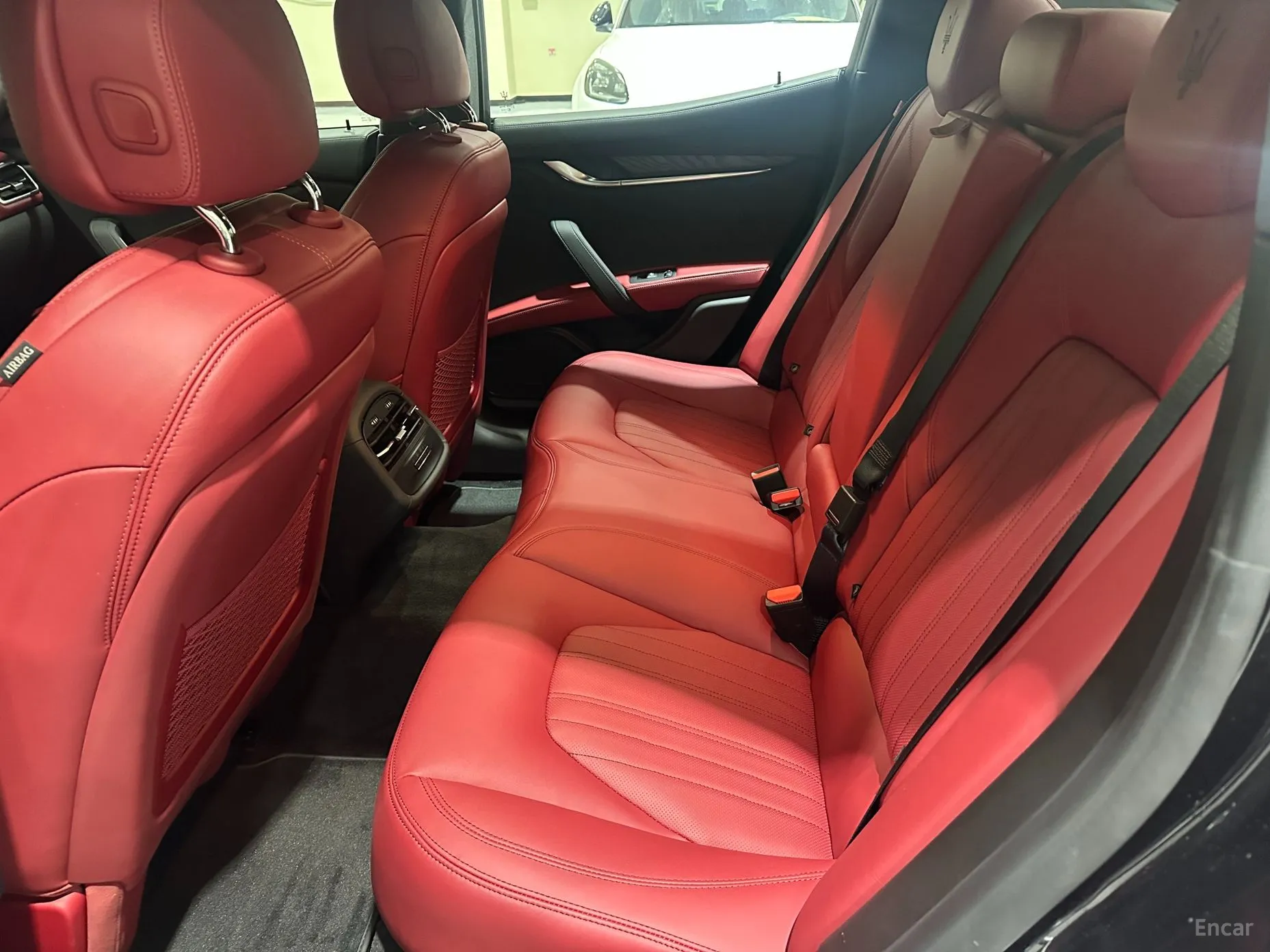 Maserati Ghibli превью 12