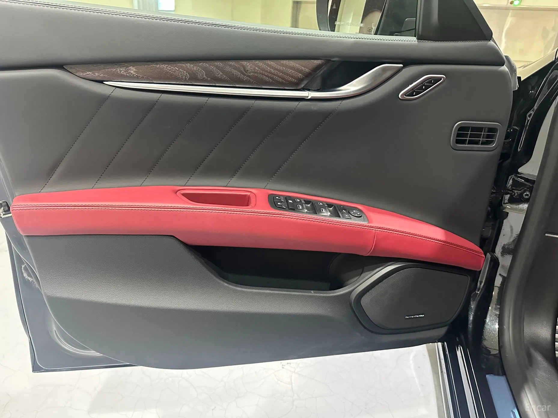 Maserati Ghibli превью 14