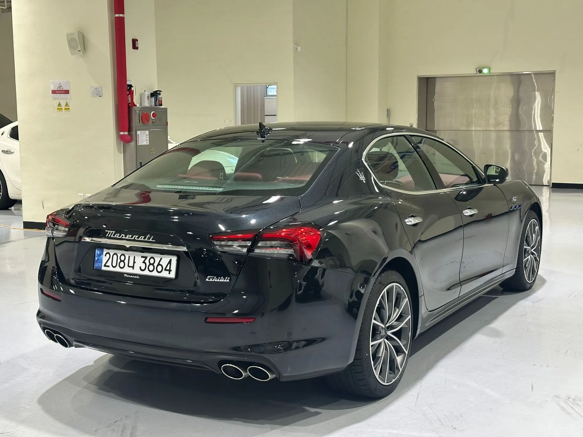 Maserati Ghibli превью 2