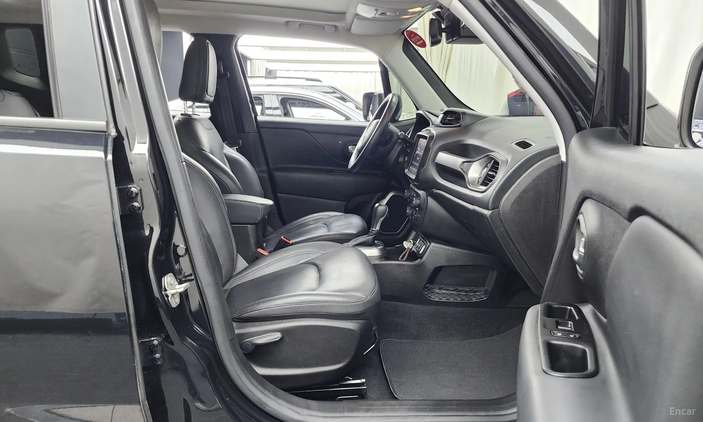Jeep Renegade превью 11