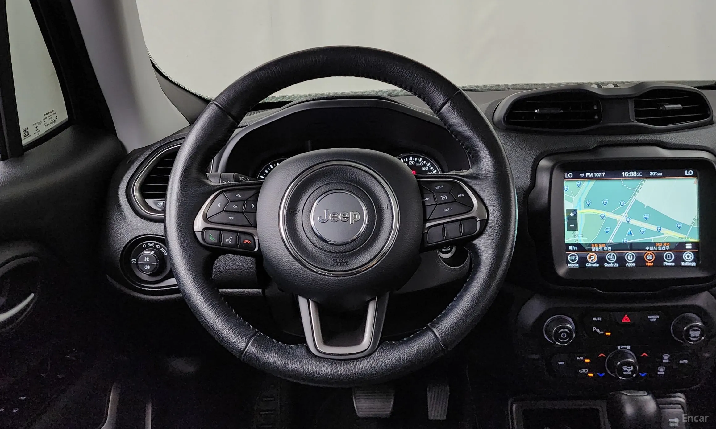 Jeep Renegade превью 13