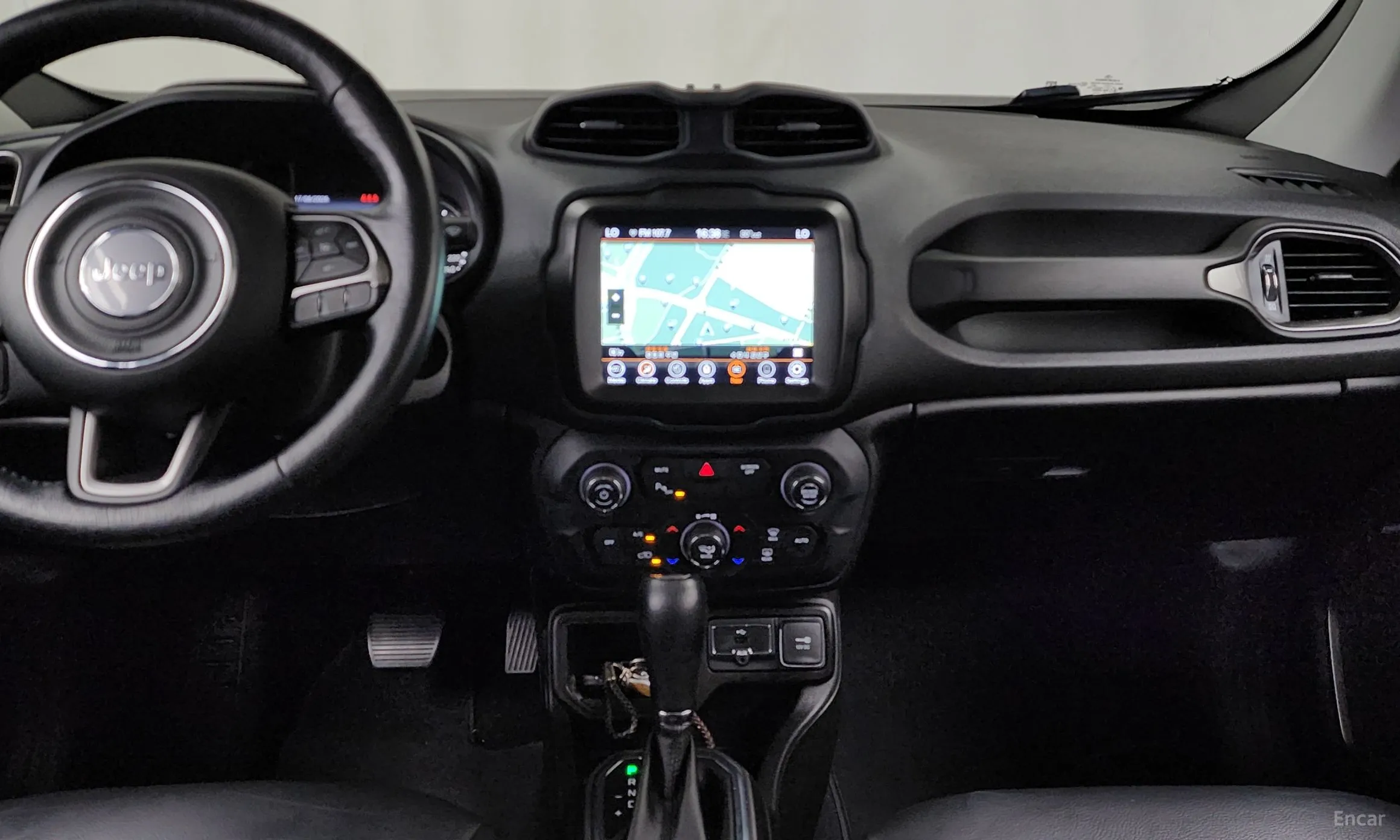 Jeep Renegade превью 14