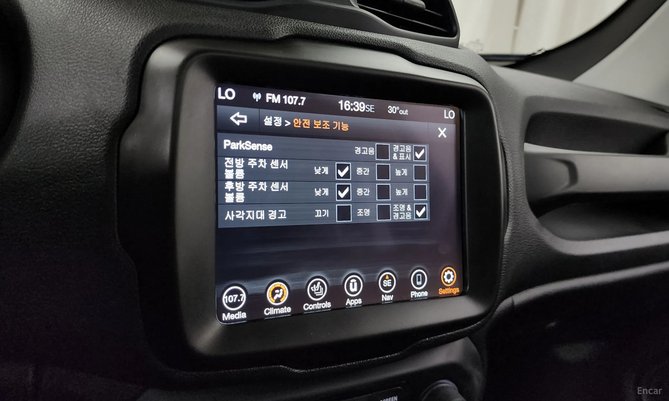 Jeep Renegade превью 16