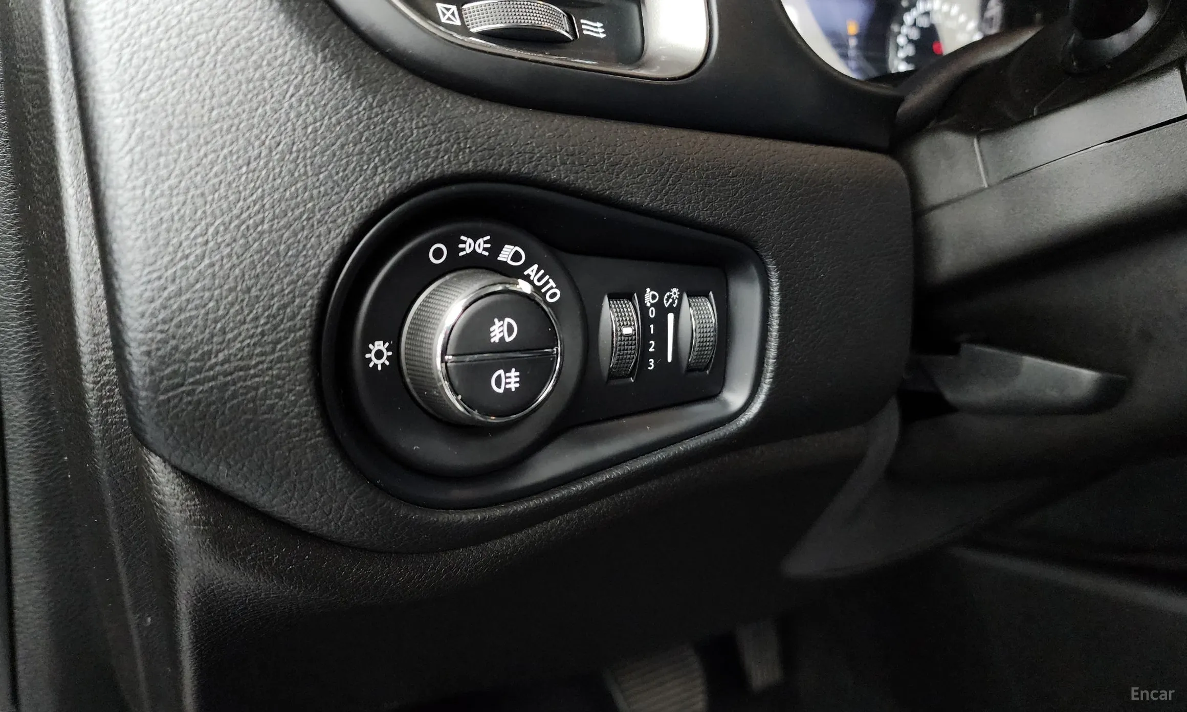 Jeep Renegade превью 17
