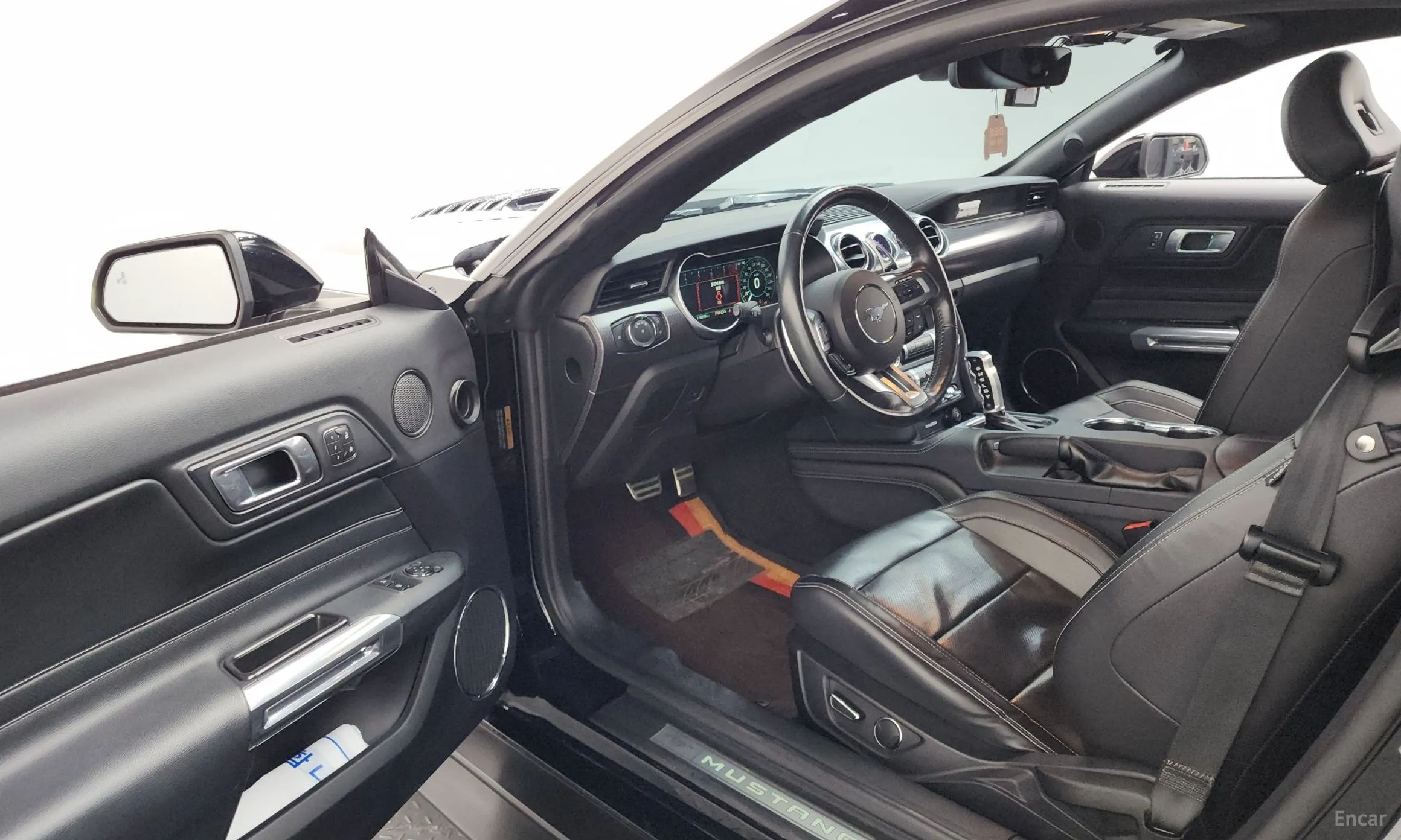 Ford Mustang превью 10