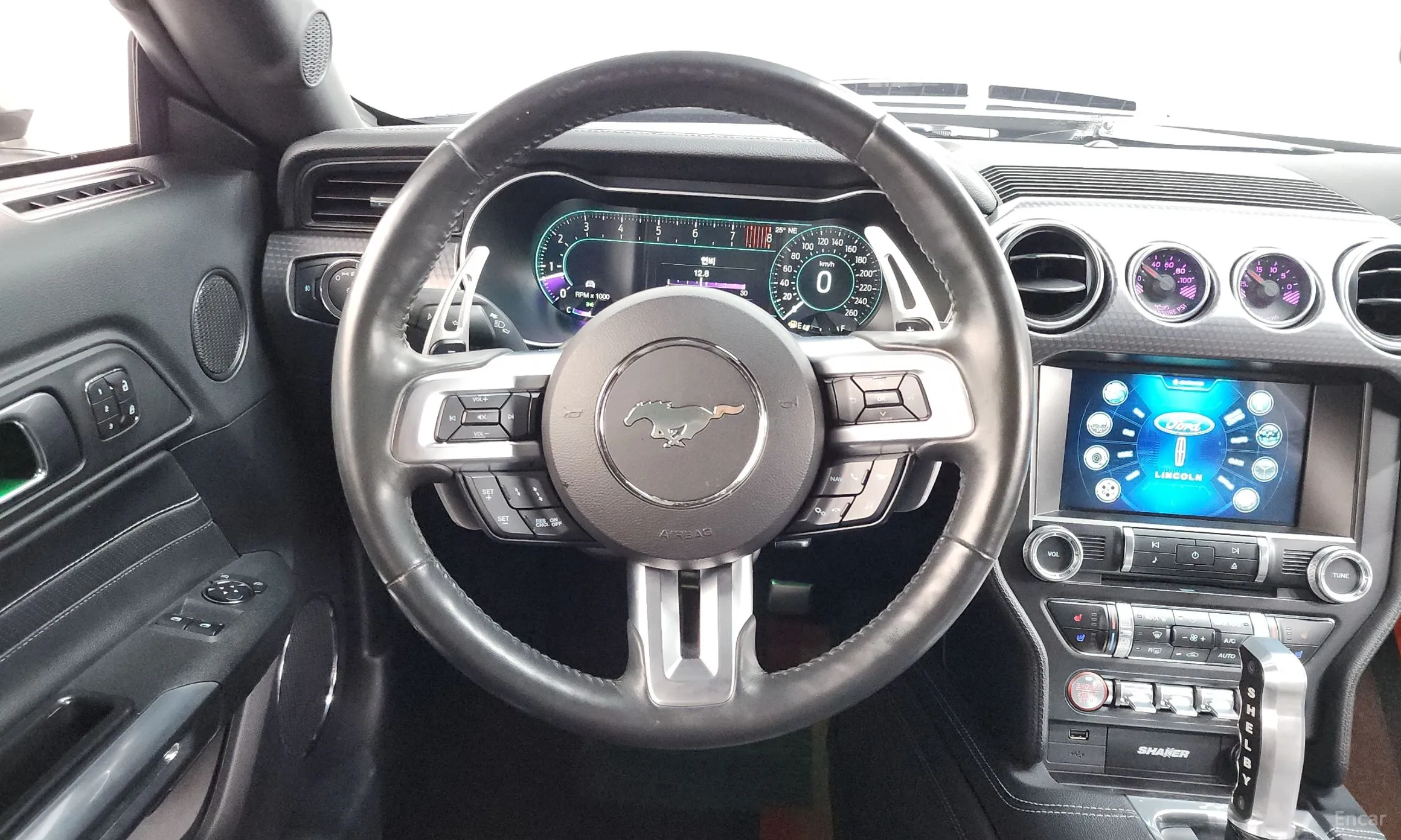 Ford Mustang превью 14