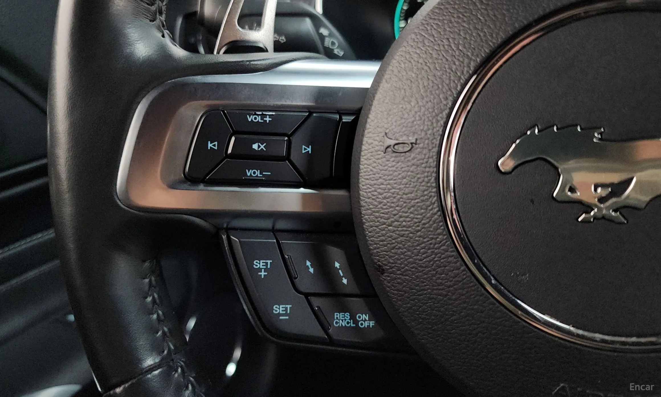 Ford Mustang превью 17