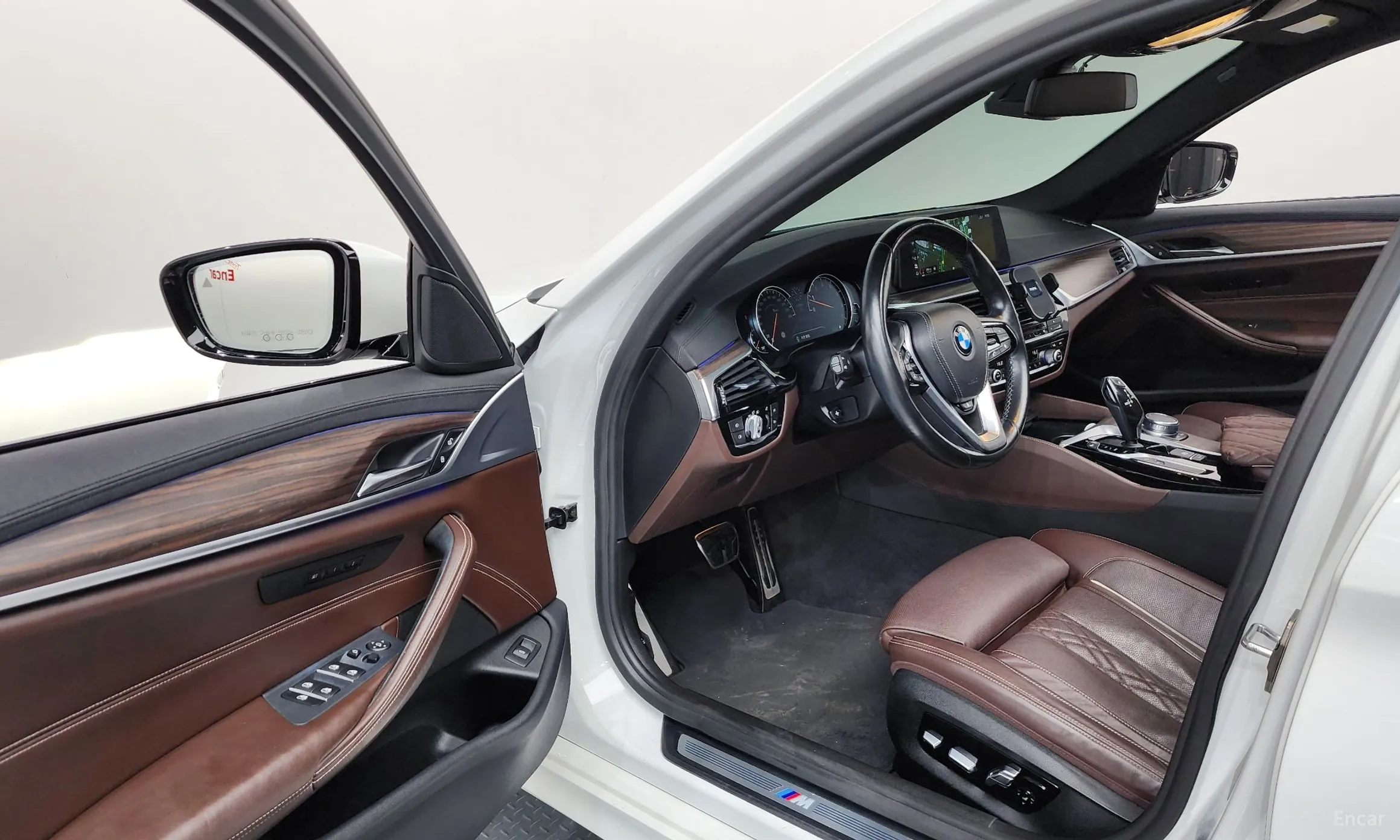 BMW 5 Series (G30) превью 10