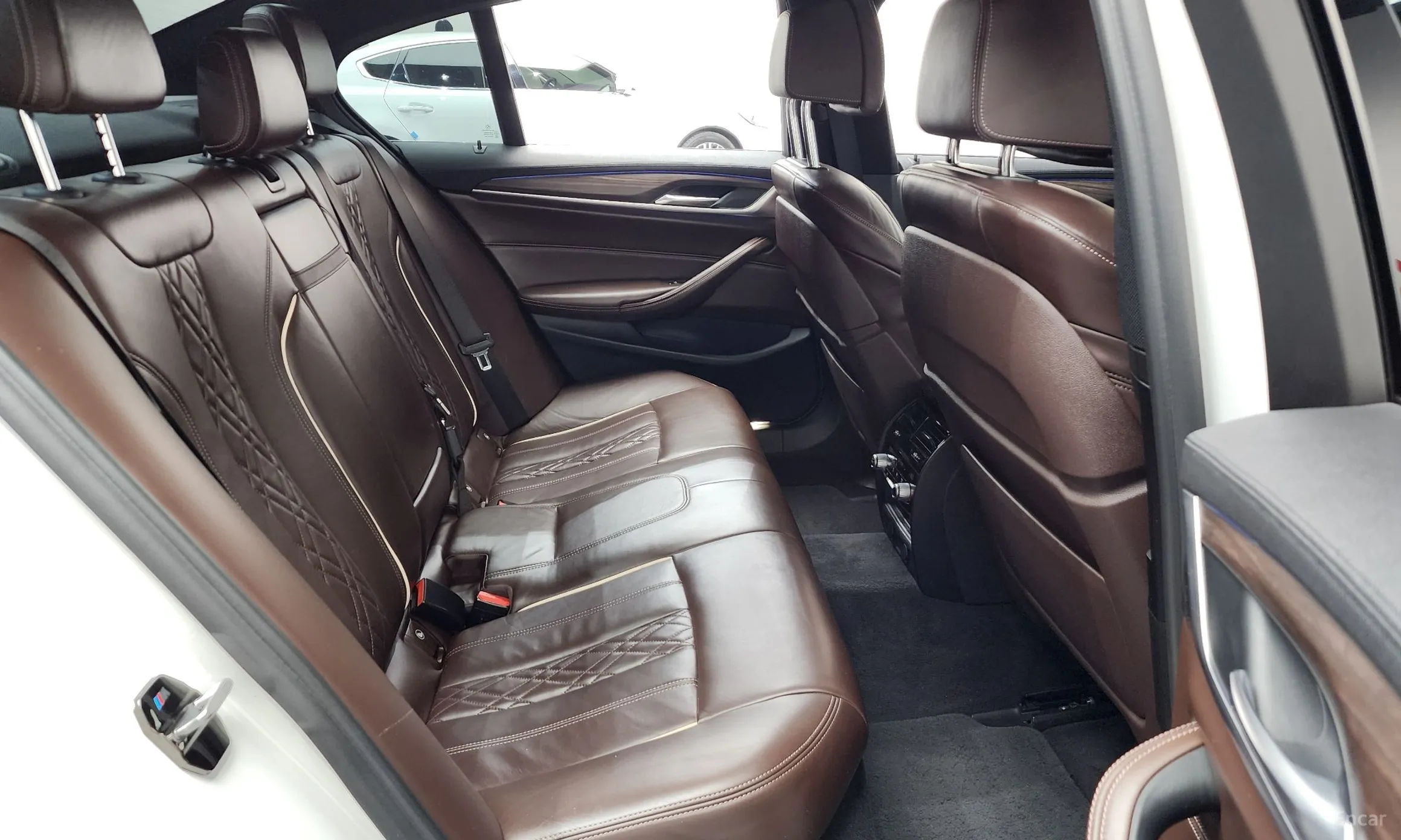 BMW 5 Series (G30) превью 11
