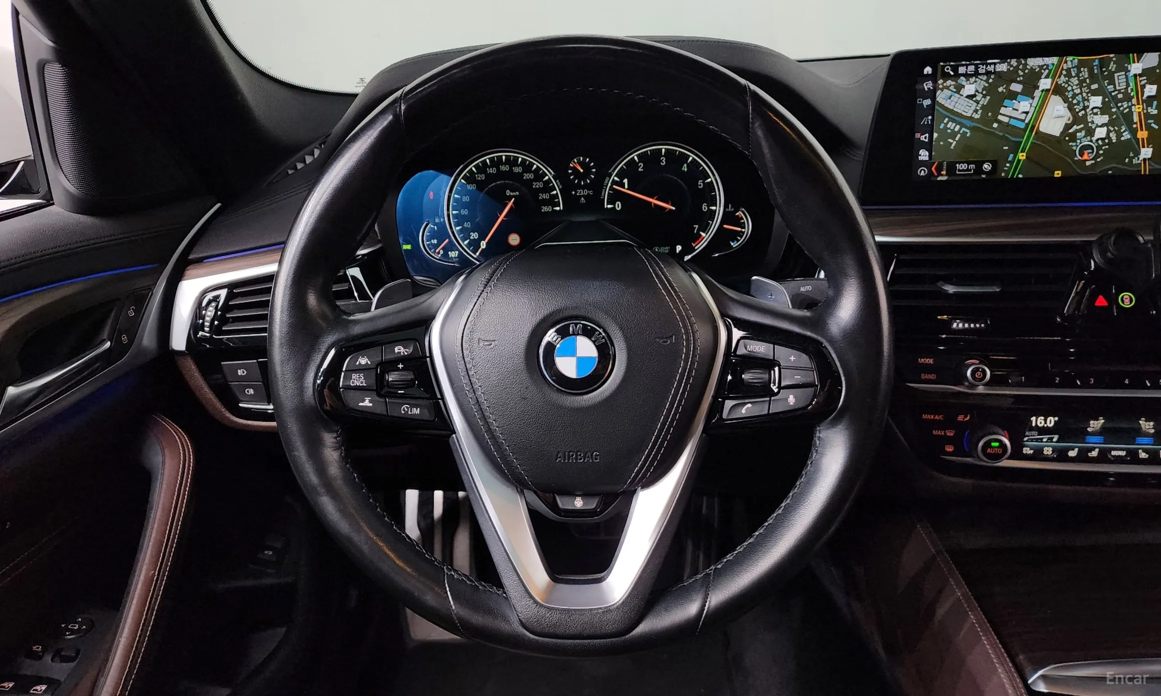 BMW 5 Series (G30) превью 13