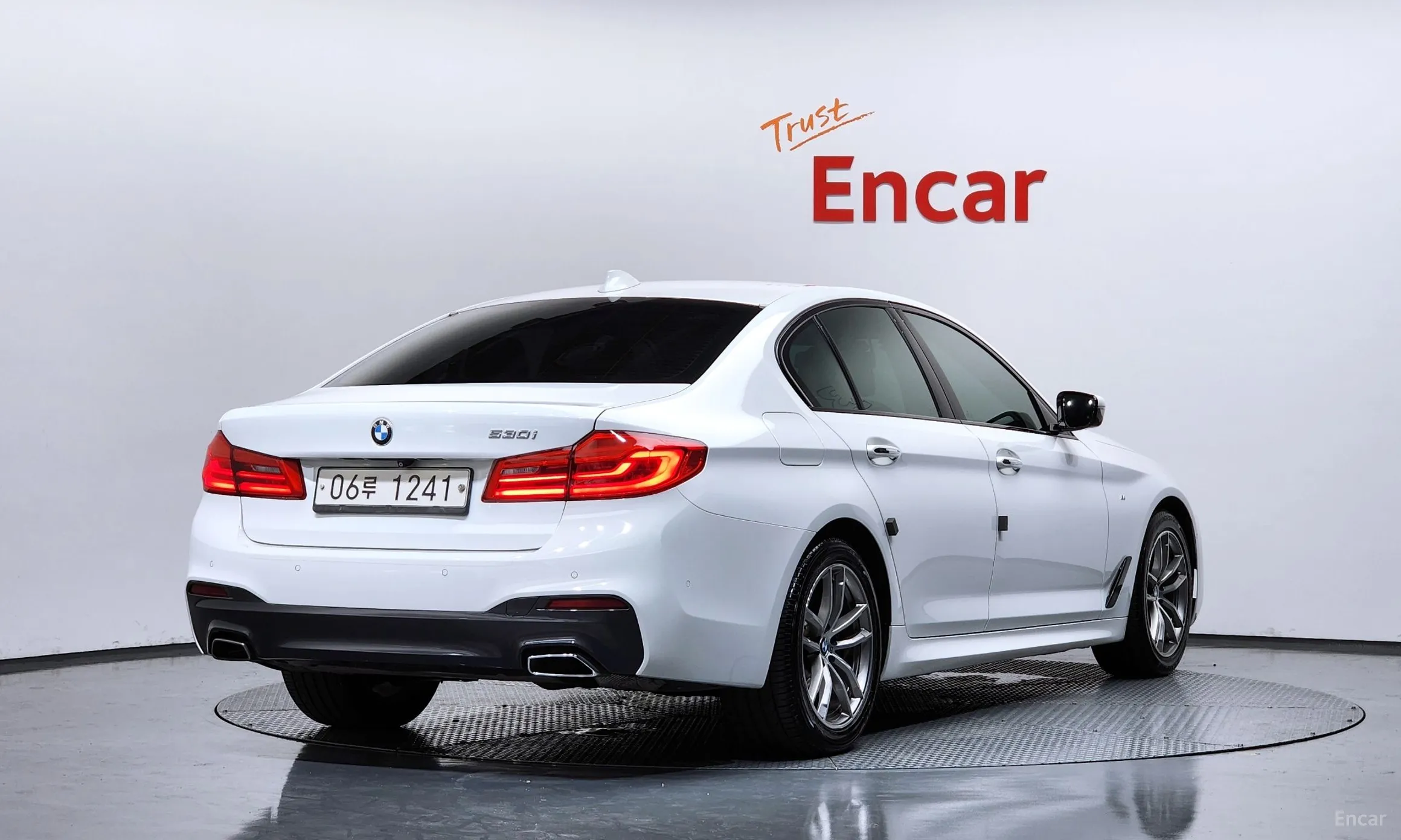 BMW 5 Series (G30) превью 2