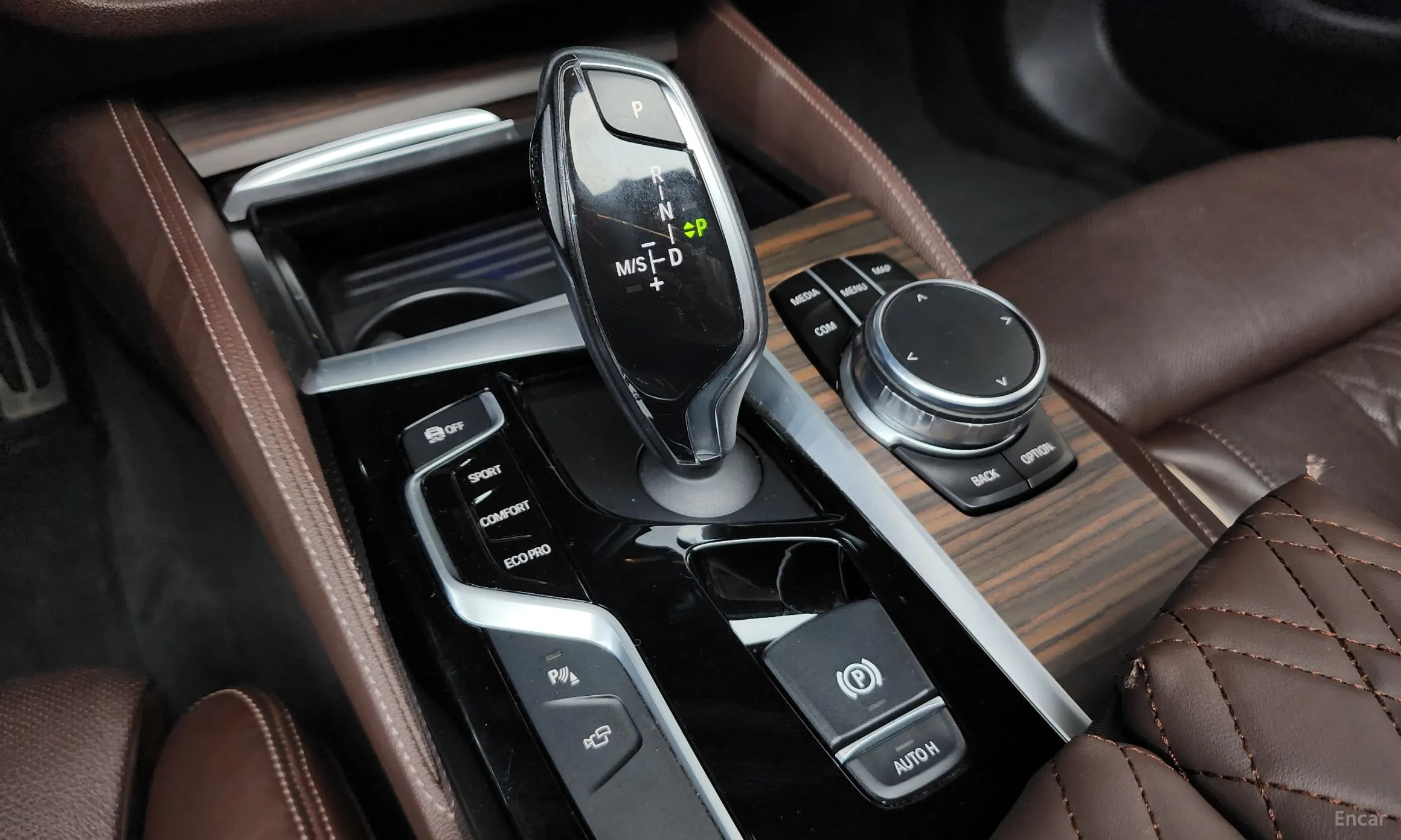 BMW 5 Series (G30) превью 9