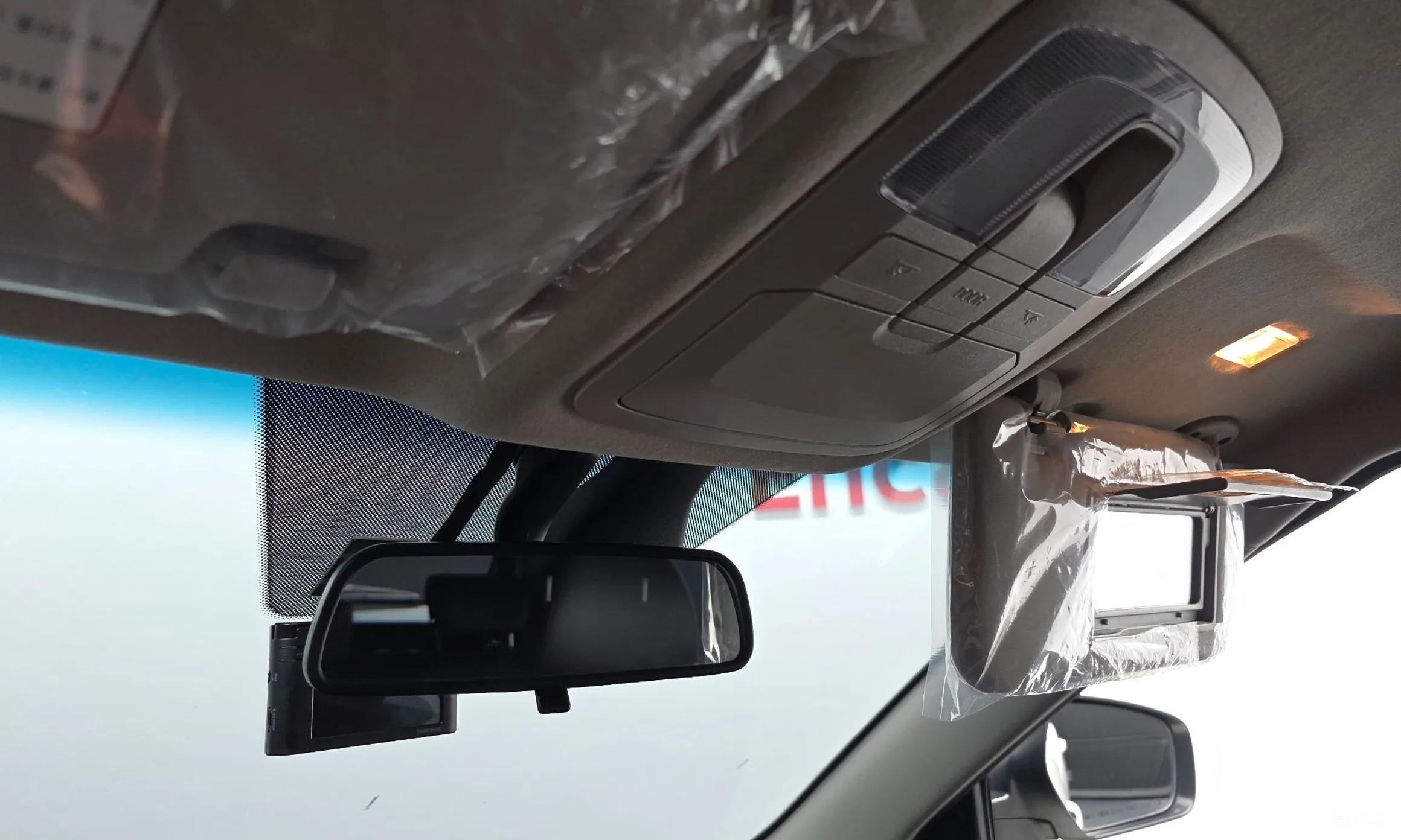 KG Mobility (SsangYong) Berry New Tivoli превью 17