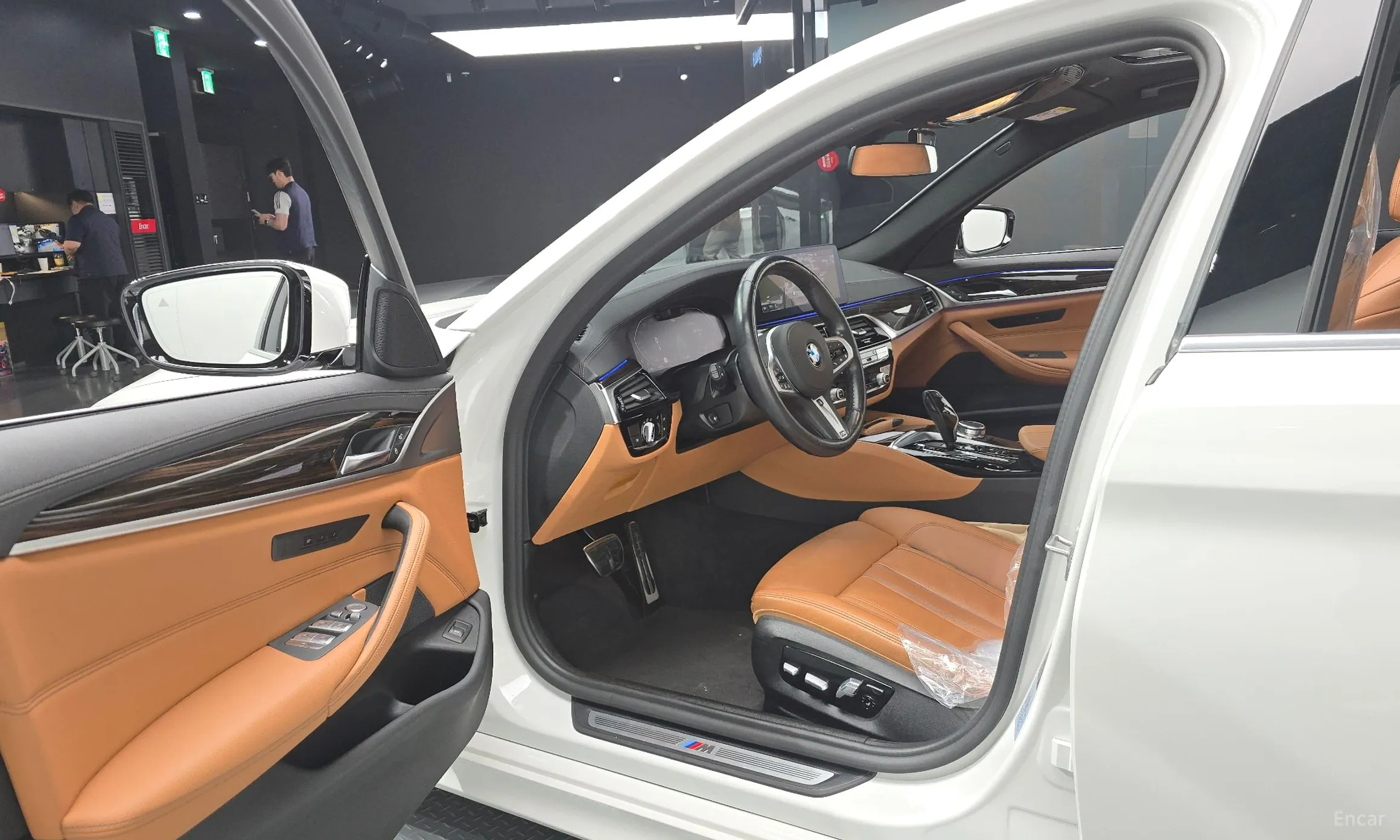BMW 5 Series (G30) превью 10
