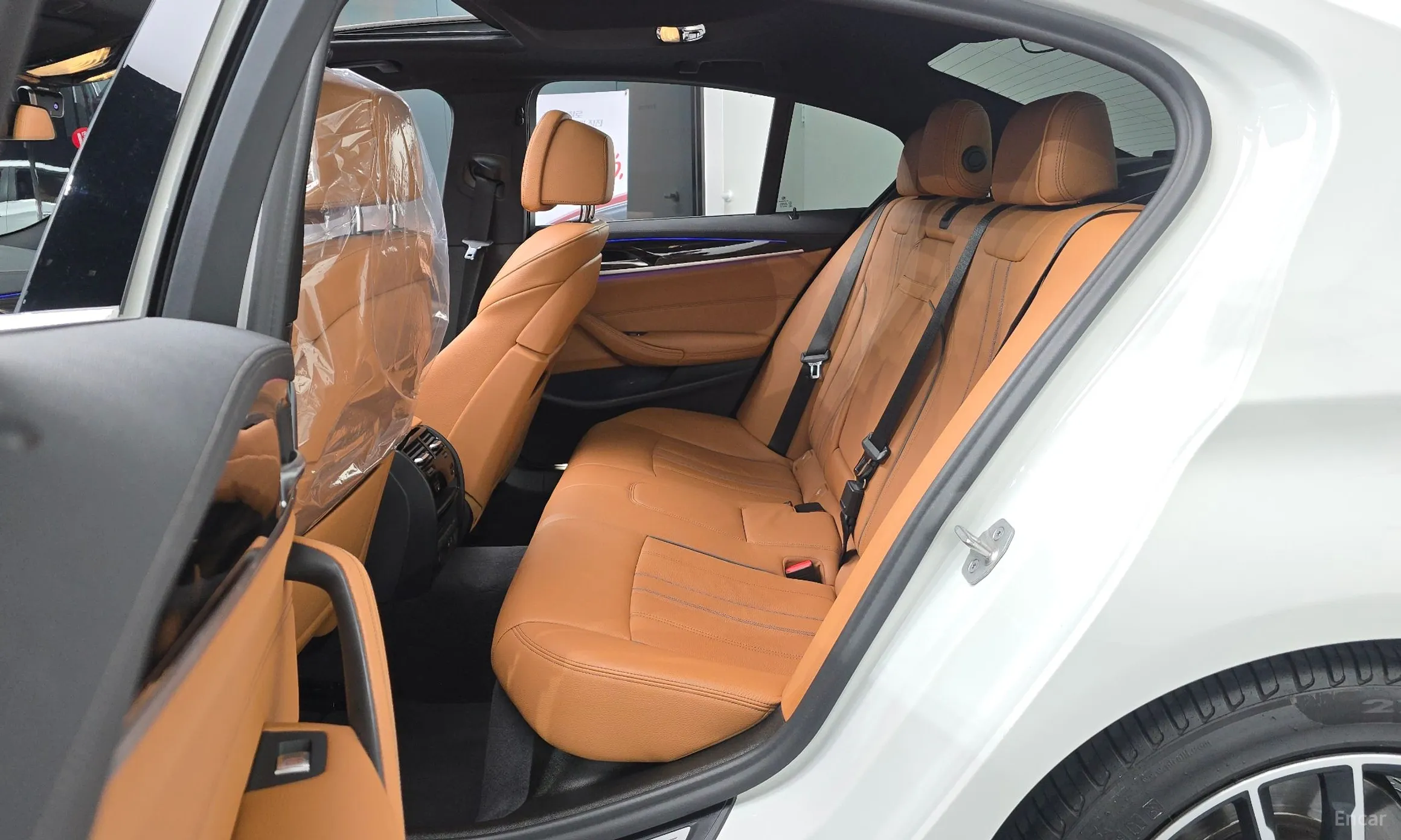 BMW 5 Series (G30) превью 12