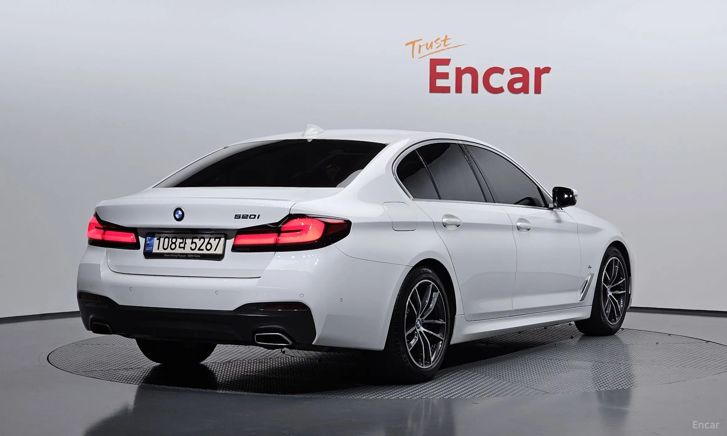 BMW 5 Series (G30) превью 2