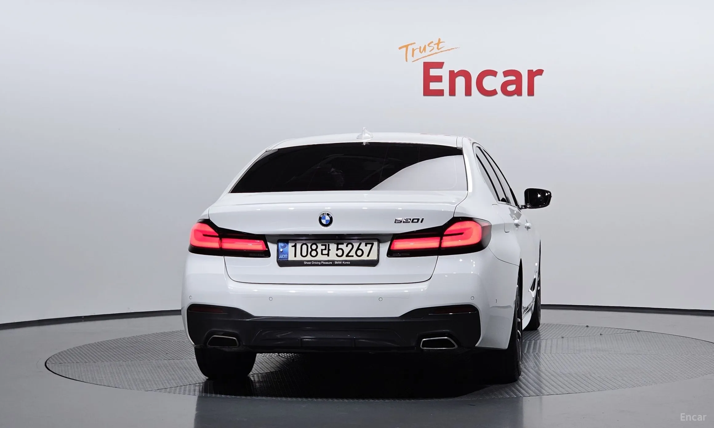 BMW 5 Series (G30) превью 4
