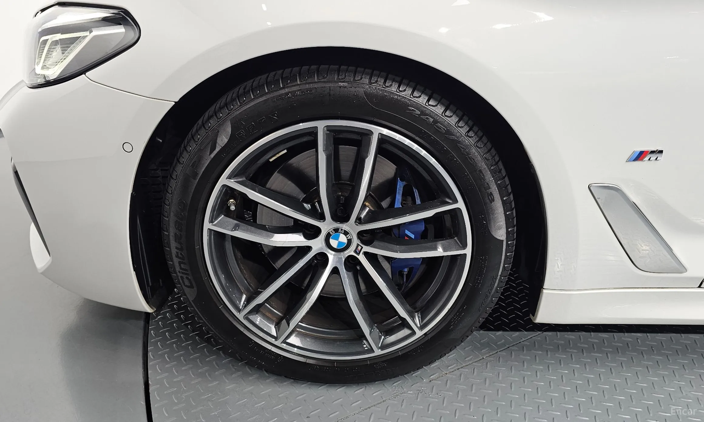 BMW 5 Series (G30) превью 5